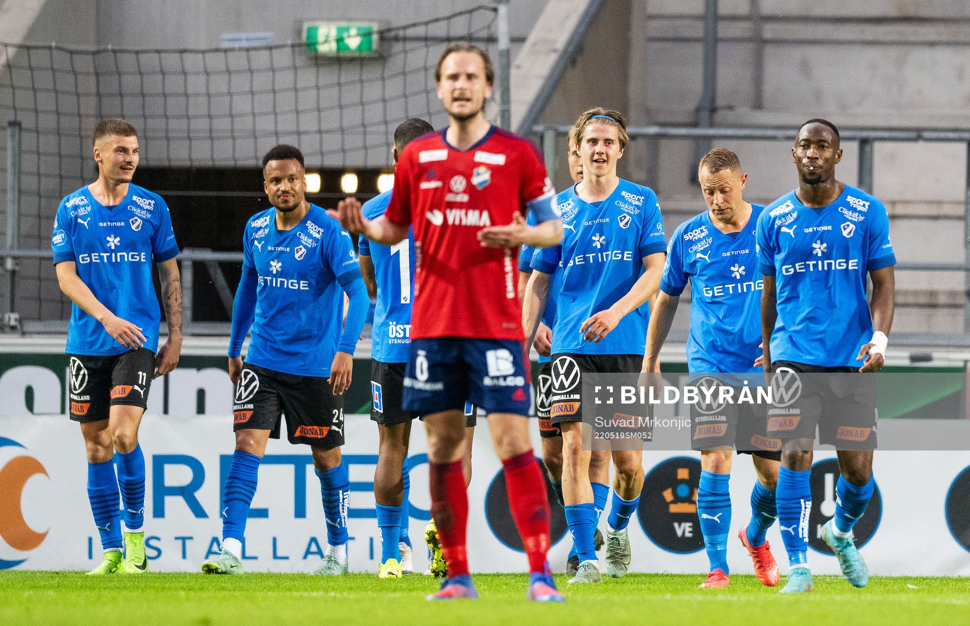 Halmstads Villiam Dahlström jublar med lagkamrater