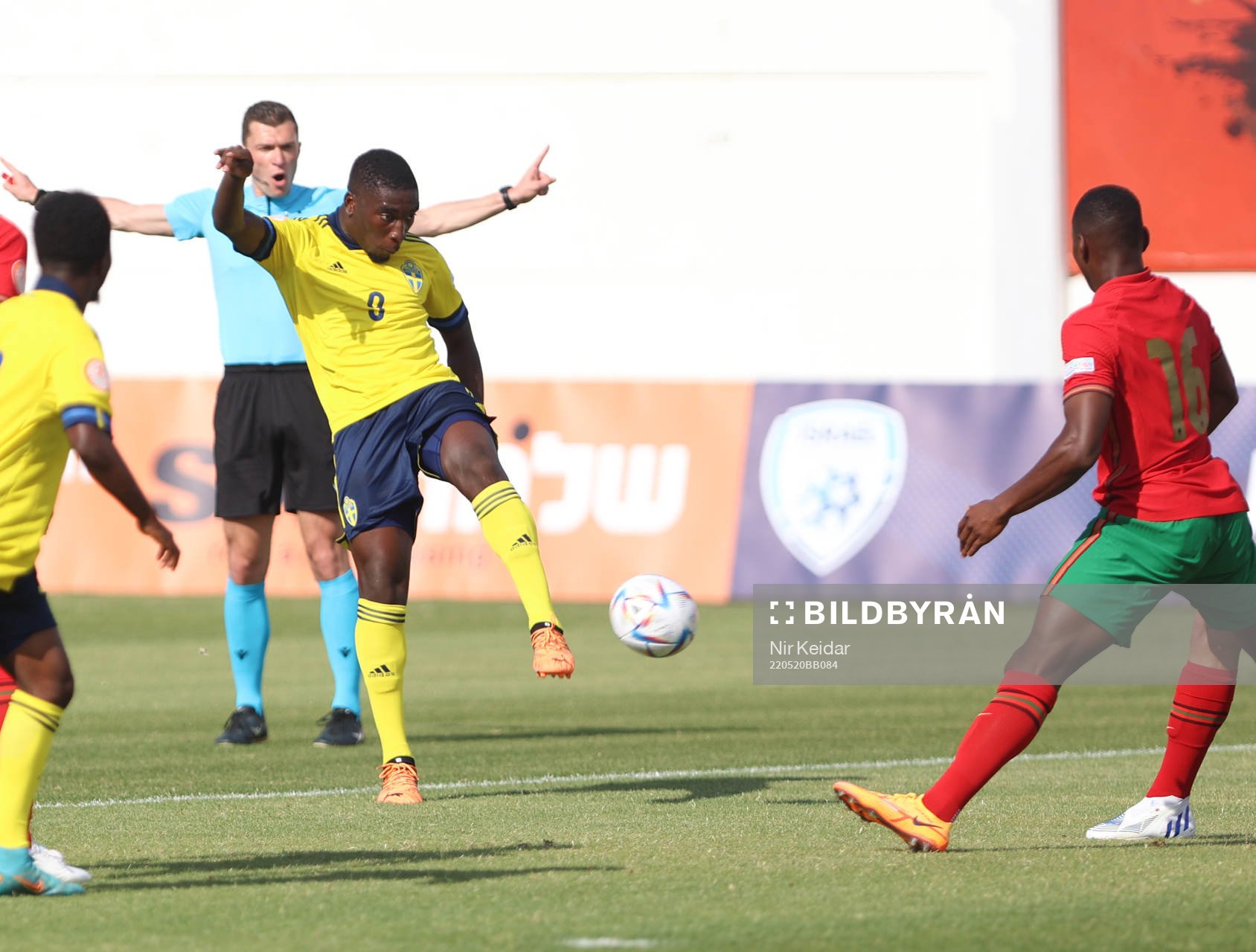 Emmanuel Tannor of Sweden