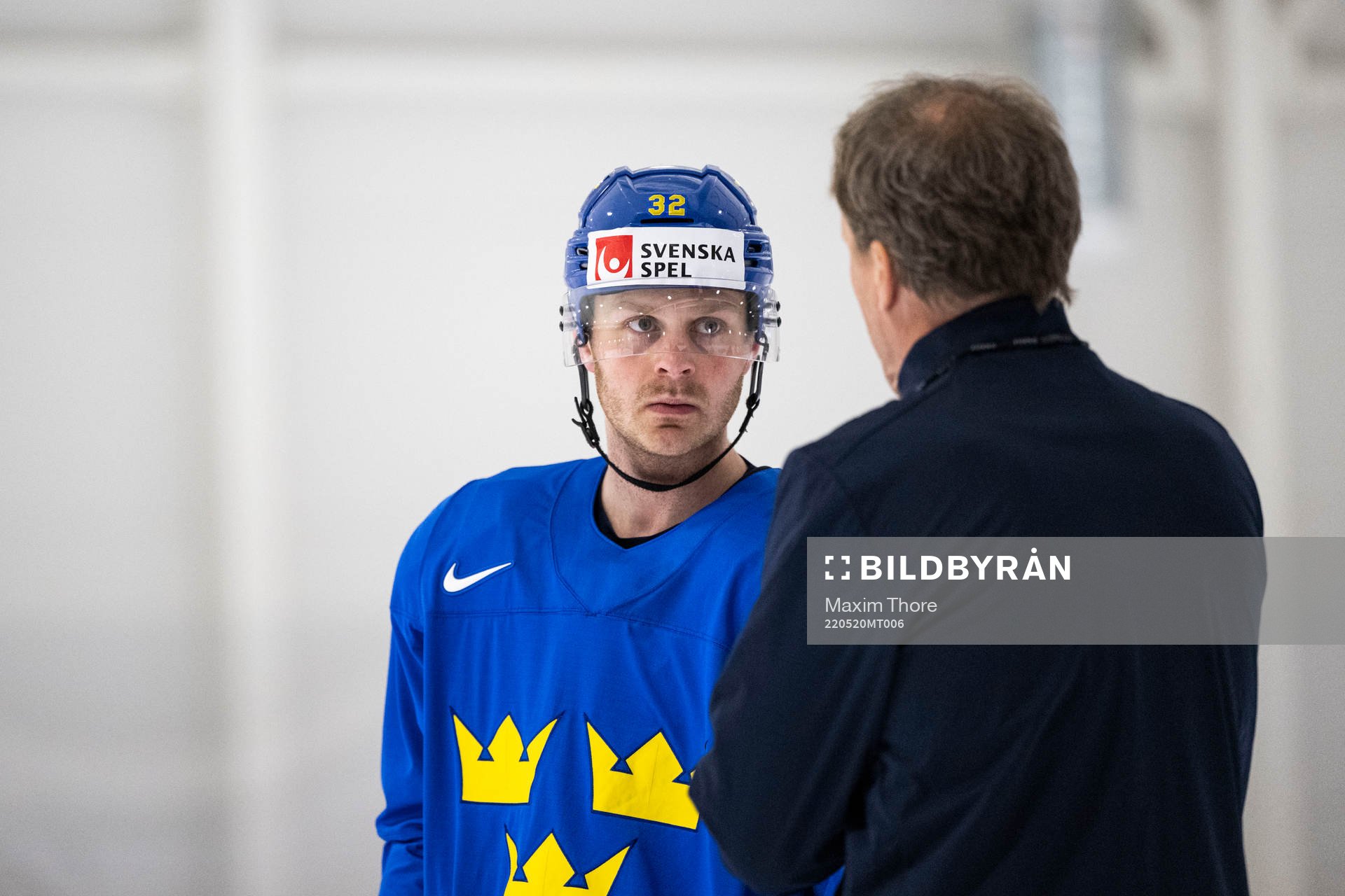Lucas Wallmark and head coach Johan Garpenlöv at a