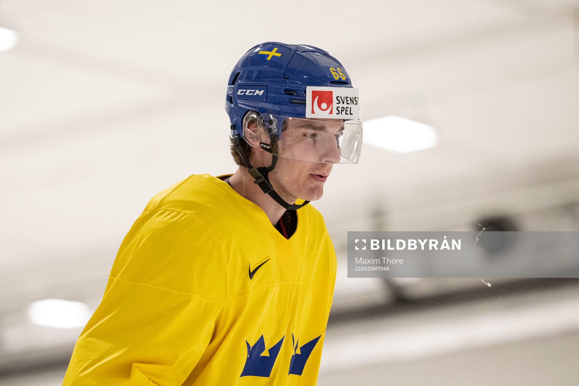 Nils Åman at a practice session with Sweden
