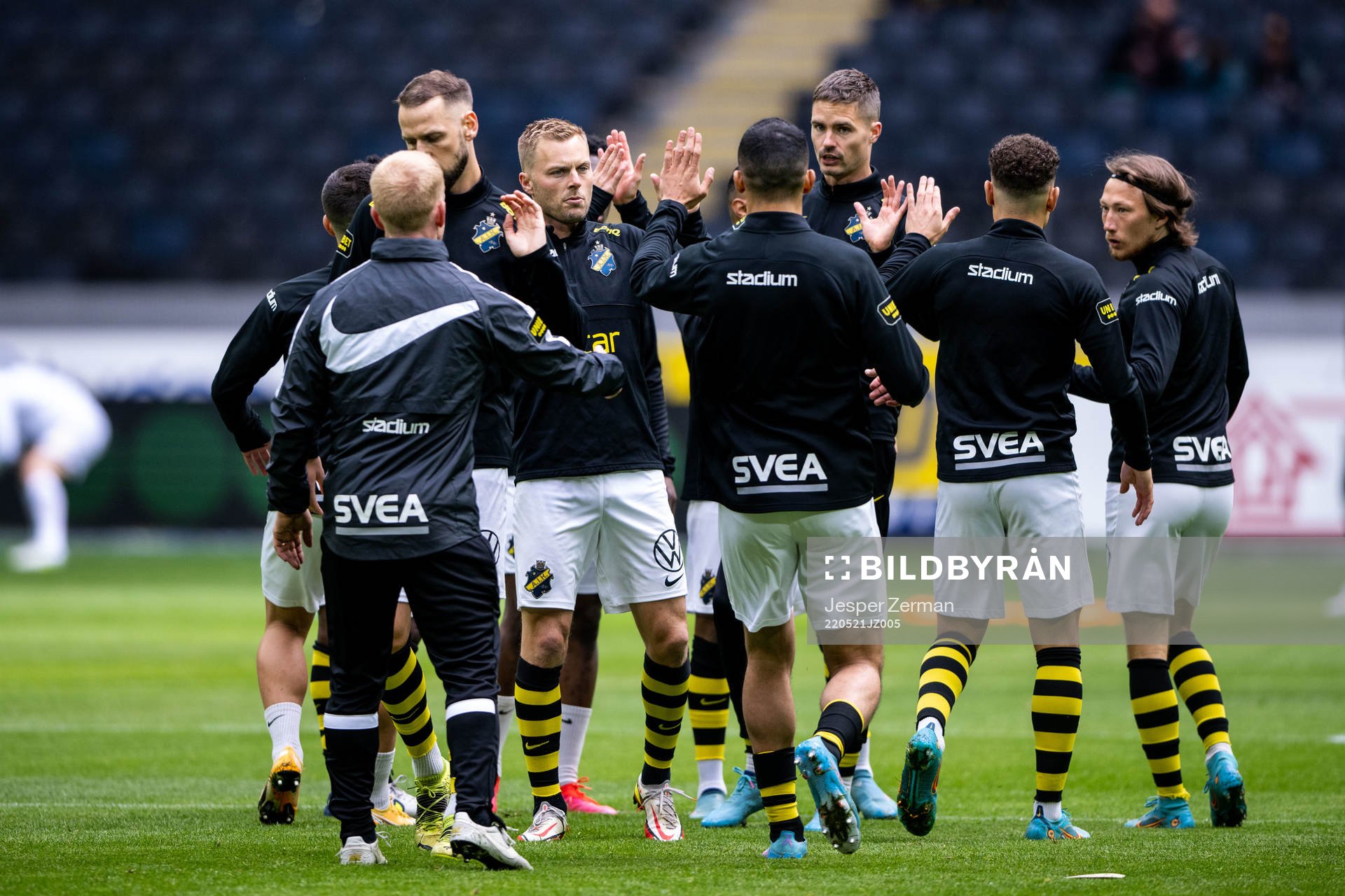s Sebastian Larsson med lagkamrater