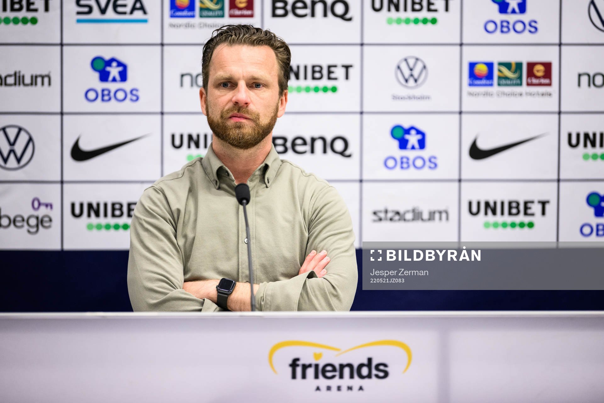 s tränare Bartosz Grzelak på presskonferensen