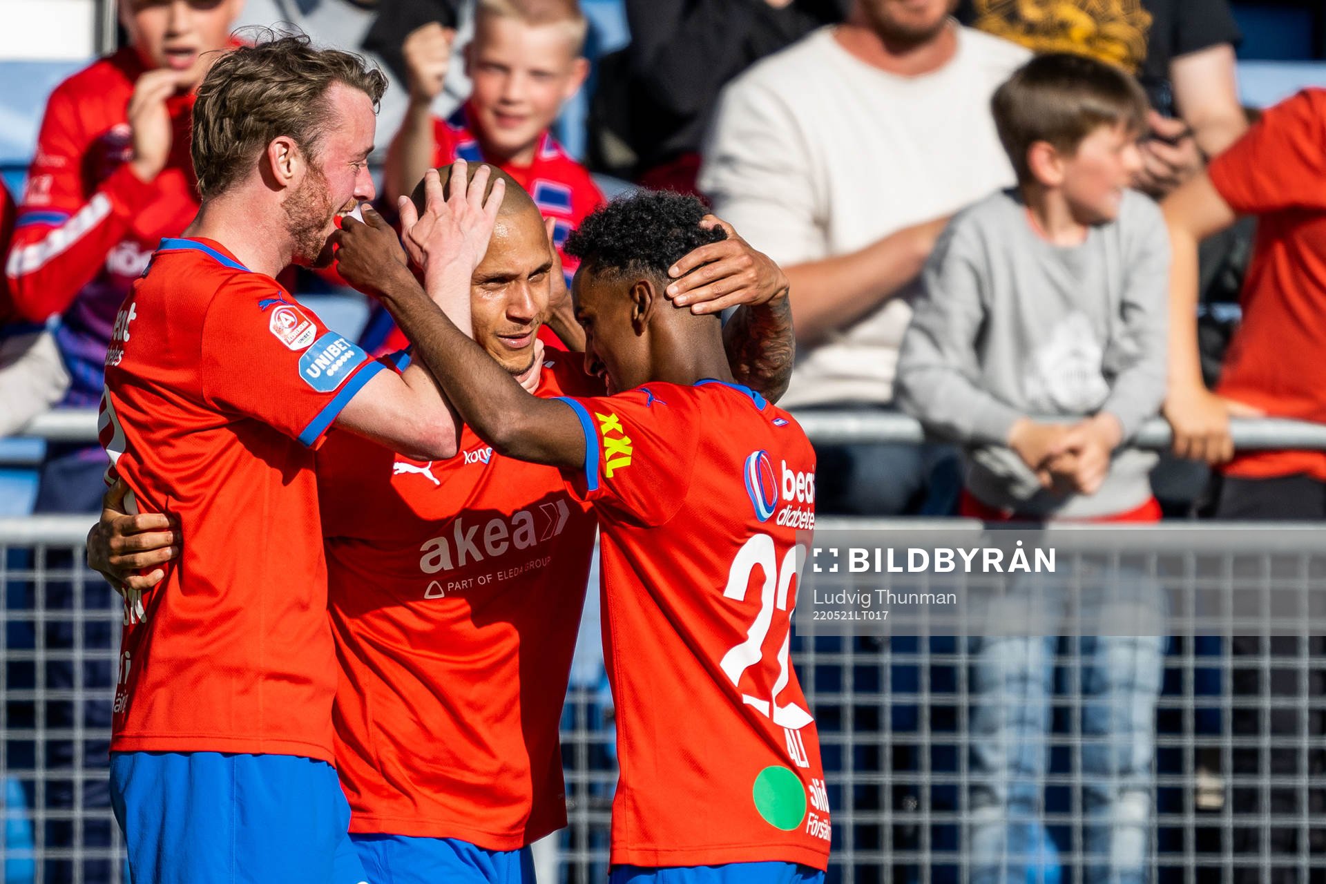 Helsingborgs Rasmus Jönsson och Taha Abdi Ali jublar