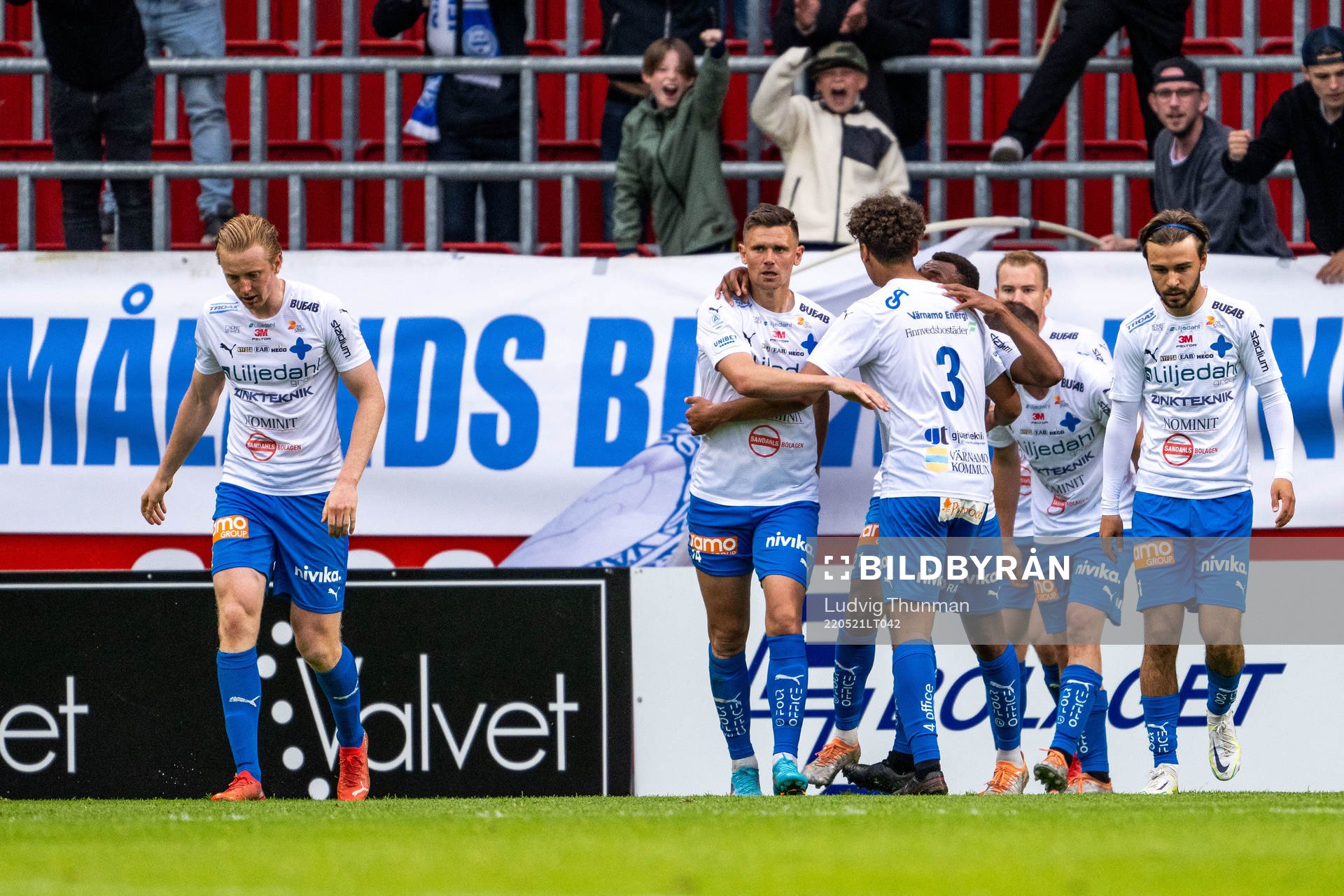 Värnamos spelare jublar