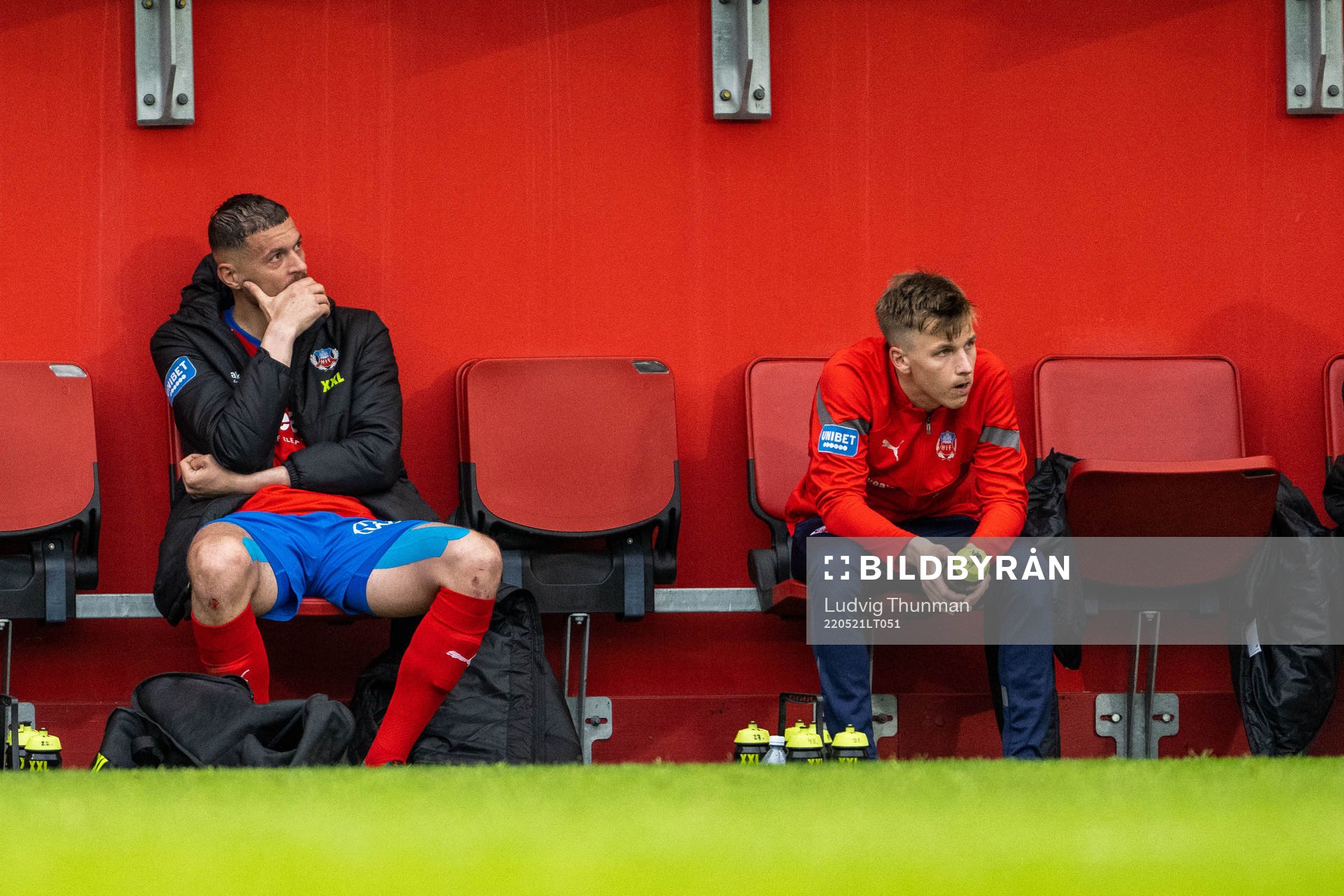 Helsingborgs Albert Ejupi och Lucas Lingman deppar