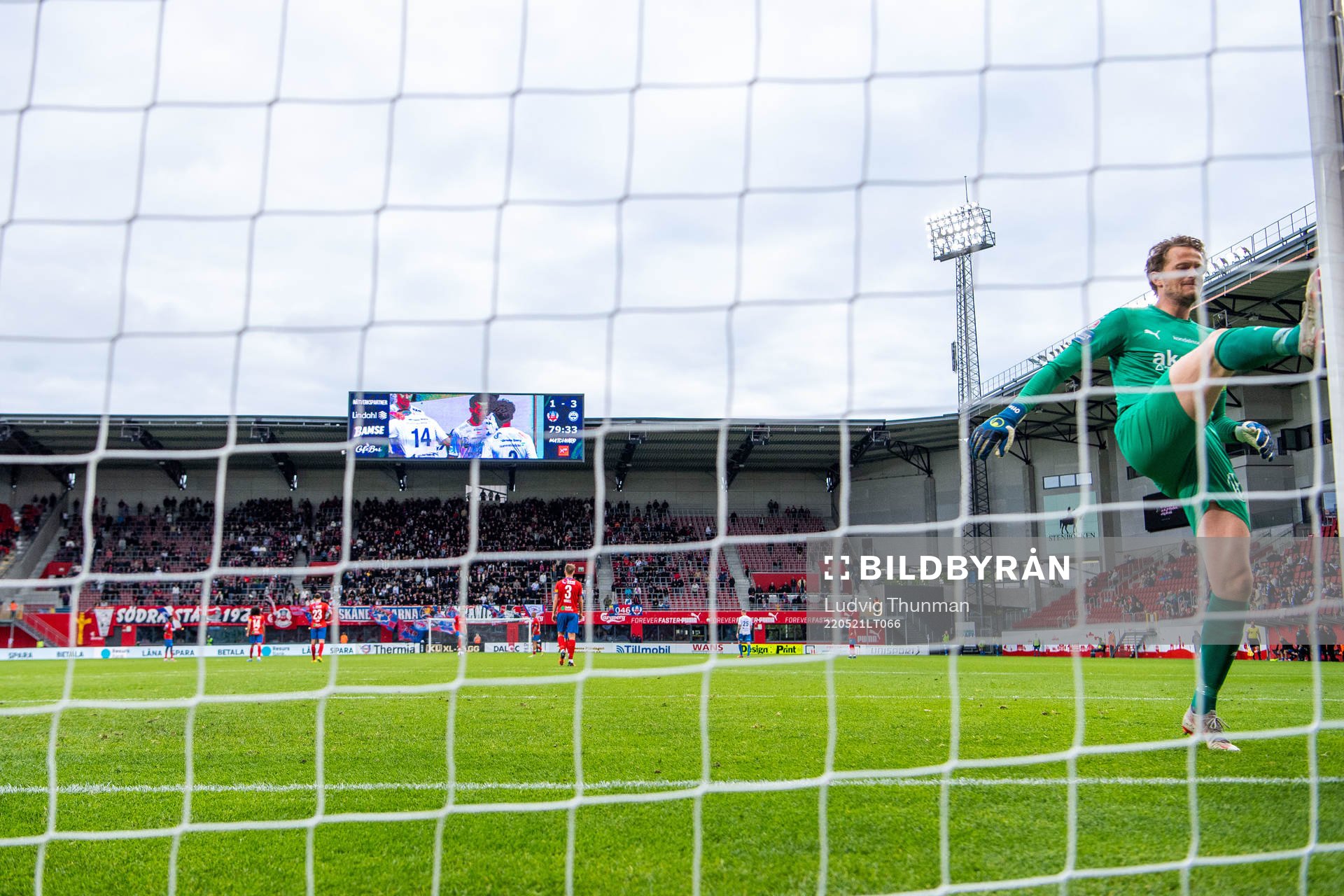 Helsingborgs målvakt Anders Lindegaard deppar