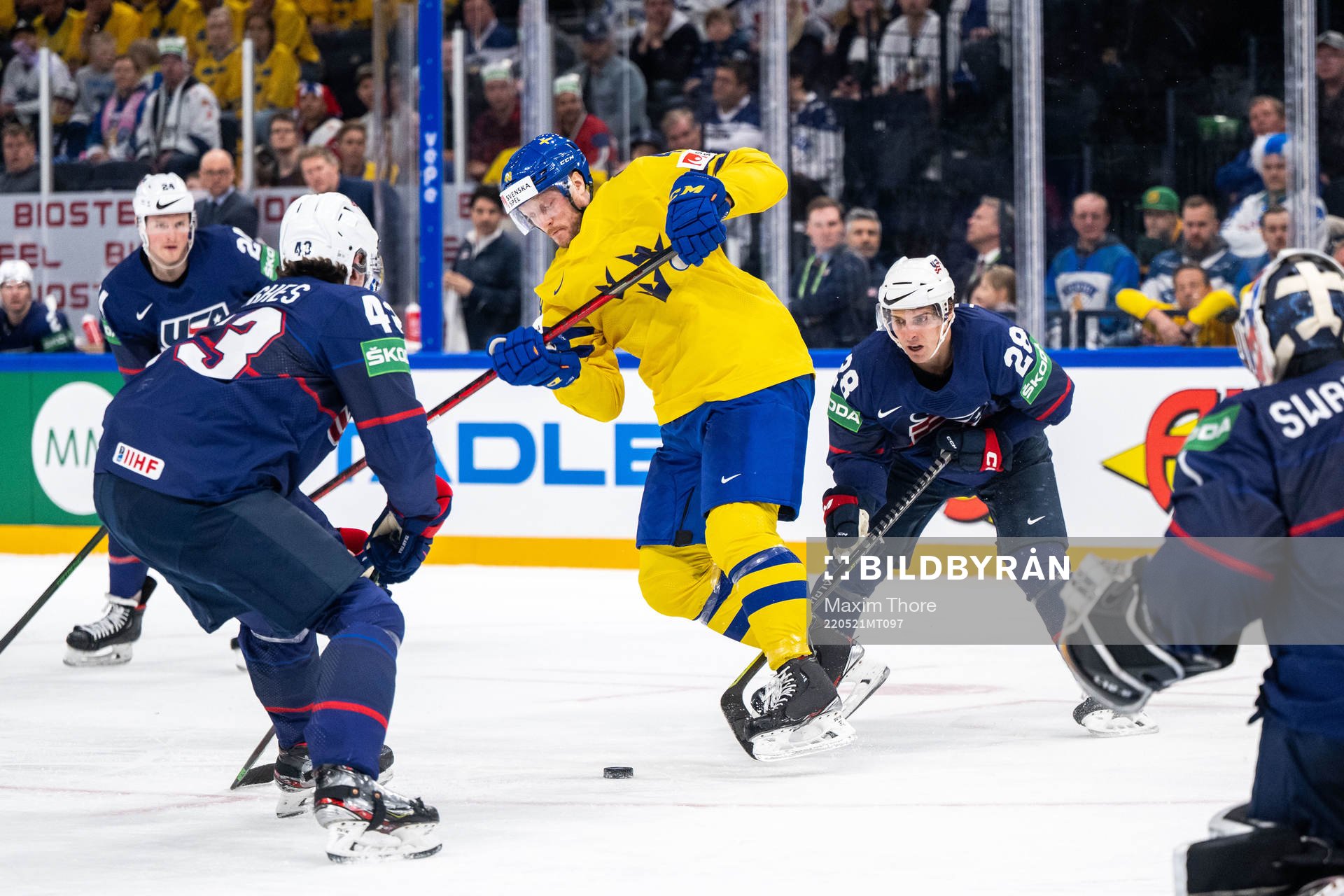 Carl Klingberg of Sweden and Vinni Lettieri of USA