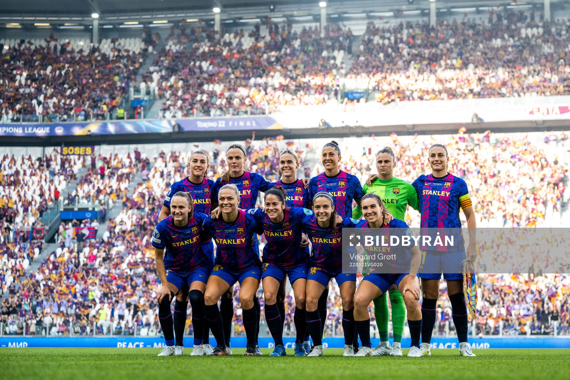 Players of Barcelona pose for a team photo ahead of the UEFA Women's Champions League final match between Barcelona and Lyon on May 21, 2022 in Turin. Top left: Patri Guijarro, Irene Paredes, Maria Pilar Leon, Jennifer Hermoso, goalkeeper Sandra Panos and Alexia Putellas. Front left: Caroline Graham Hansen, Fridolina Rolfö, Marta Torrejon, Aitana Bonmati and Mariona Caldentey.
