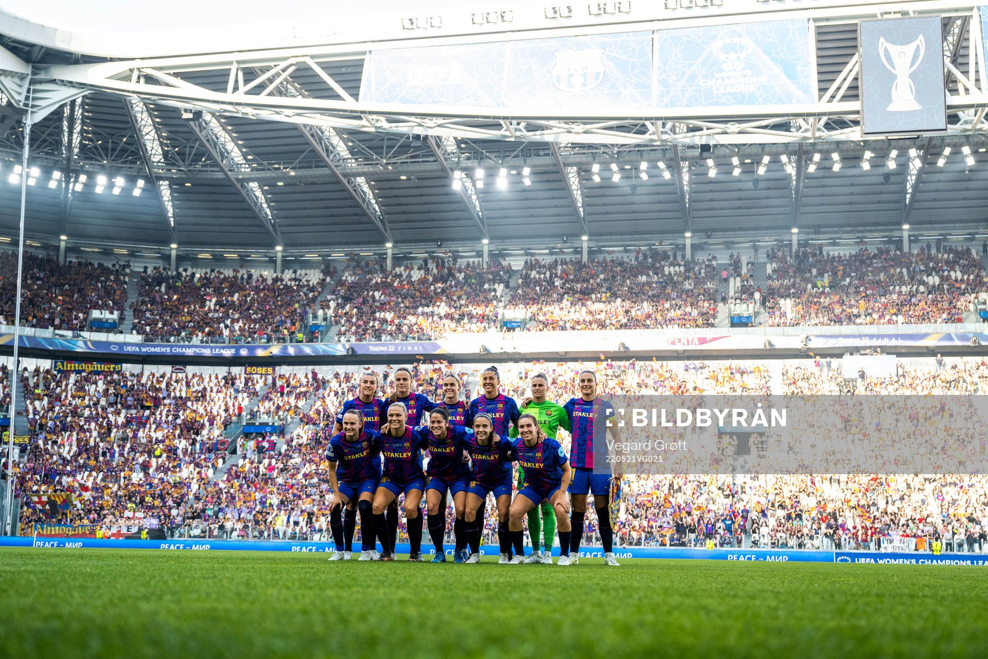 Players of Barcelona pose for a team photo