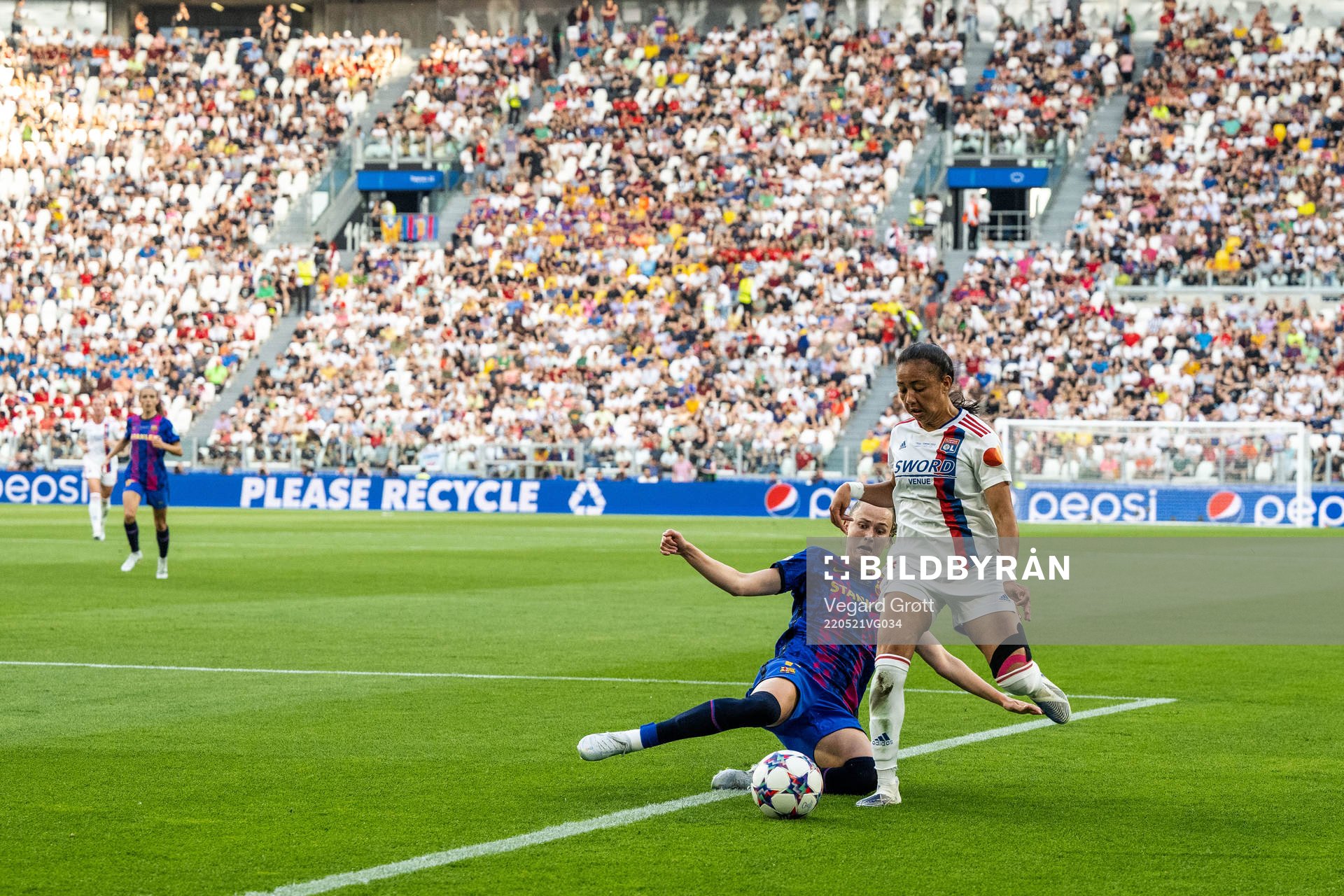 Caroline Graham Hansen of Barcelona and Selma Bacha of Lyon during the UEFA Women's Champions League final match between Barcelona and Lyon on May 21, 2022 in Turin.