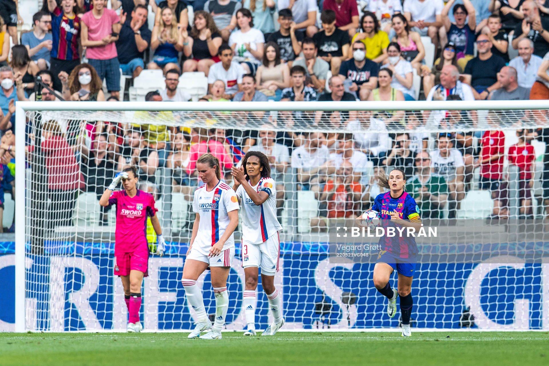 Alexia Putellas of Barcelona celebrates 1-3