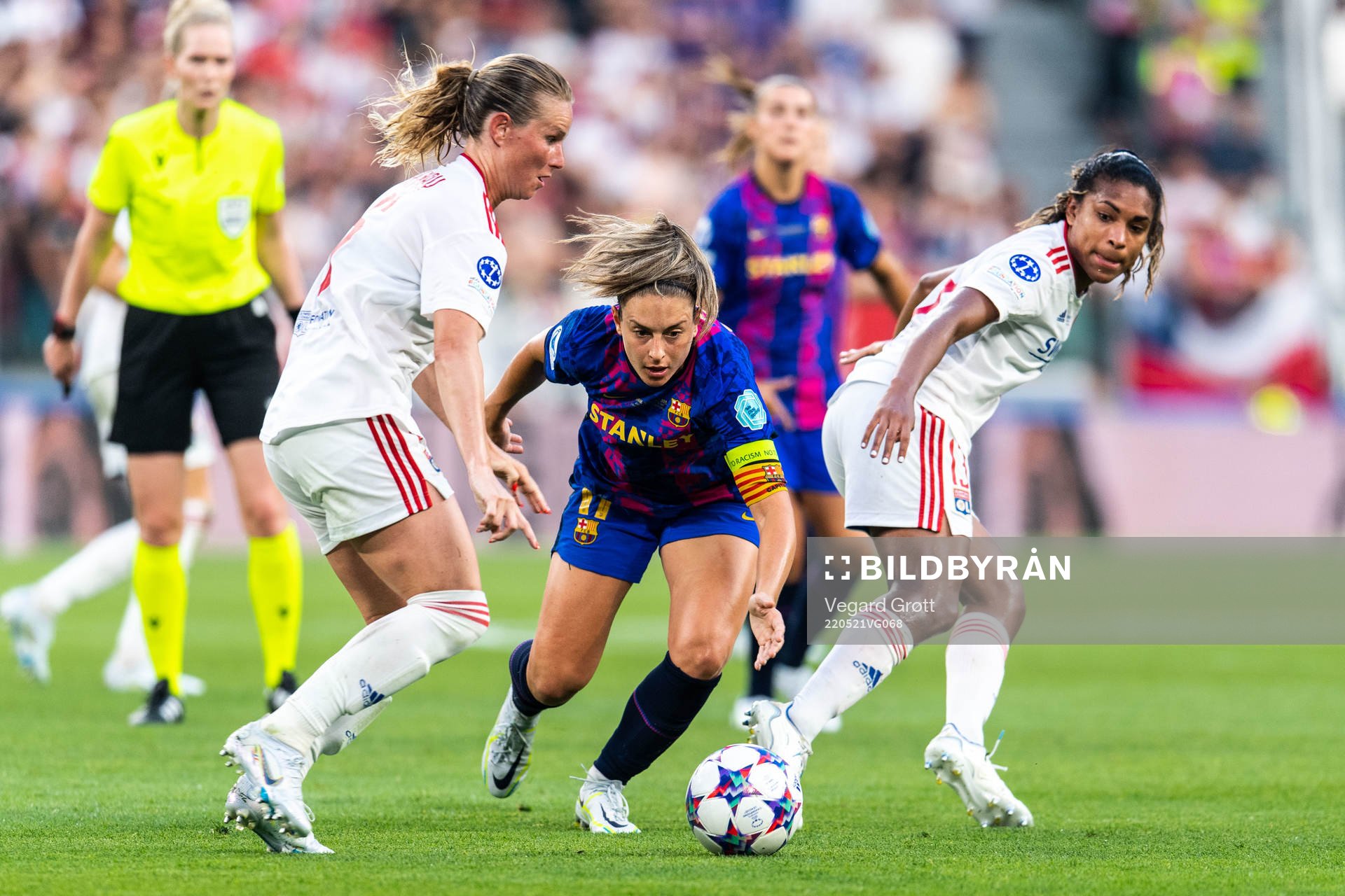Amandine Henry of Lyon and Alexia Putellas of Barcelona