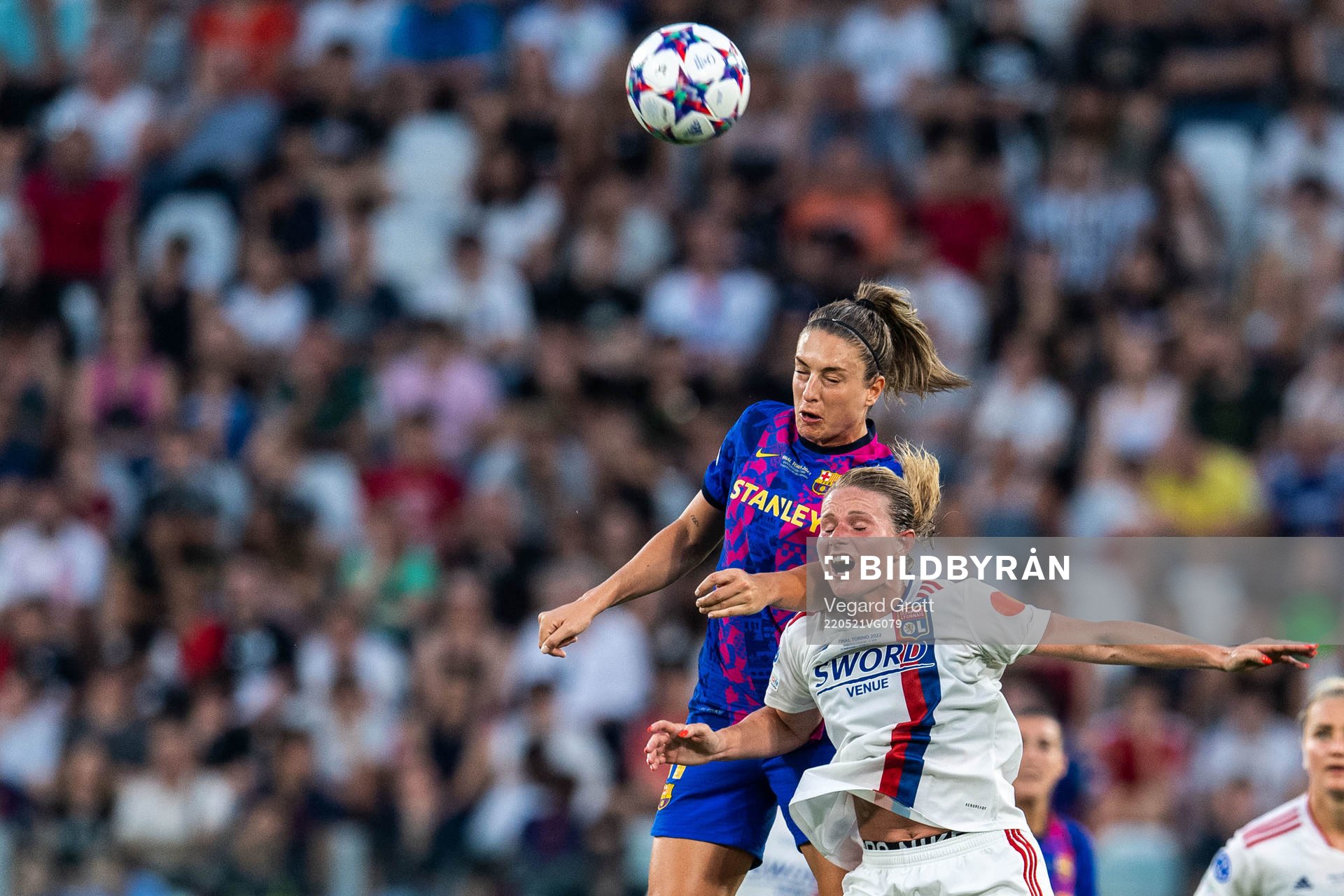 Alexia Putellas of Barcelona and Amandine Henry of Lyon