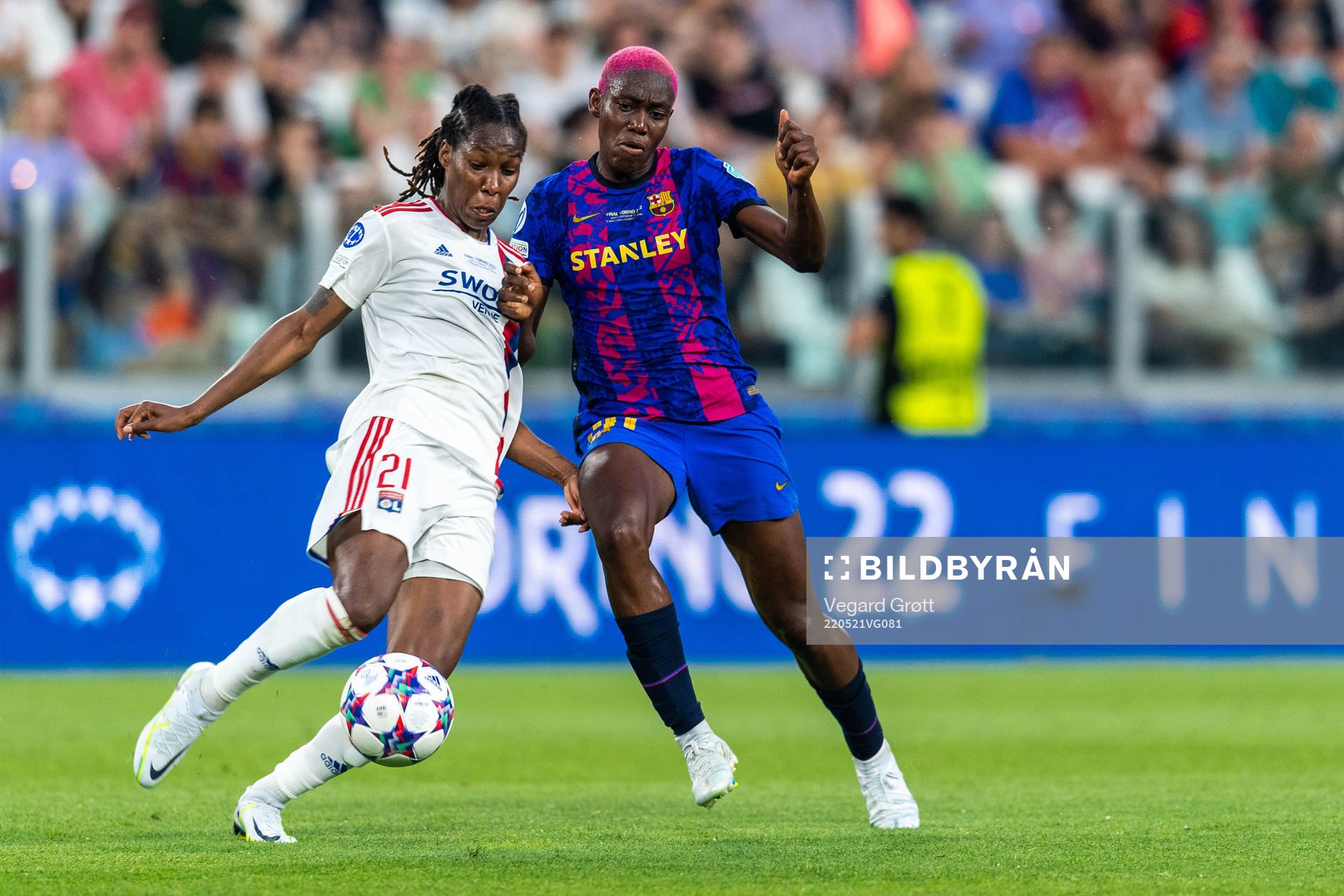 Kadeisha Buchanan of Lyon and Asisat Oshoala of Barcelona