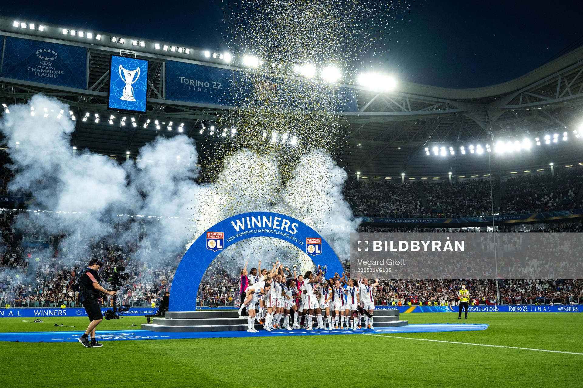Players of Lyon celebrates winning the UEFA Women's