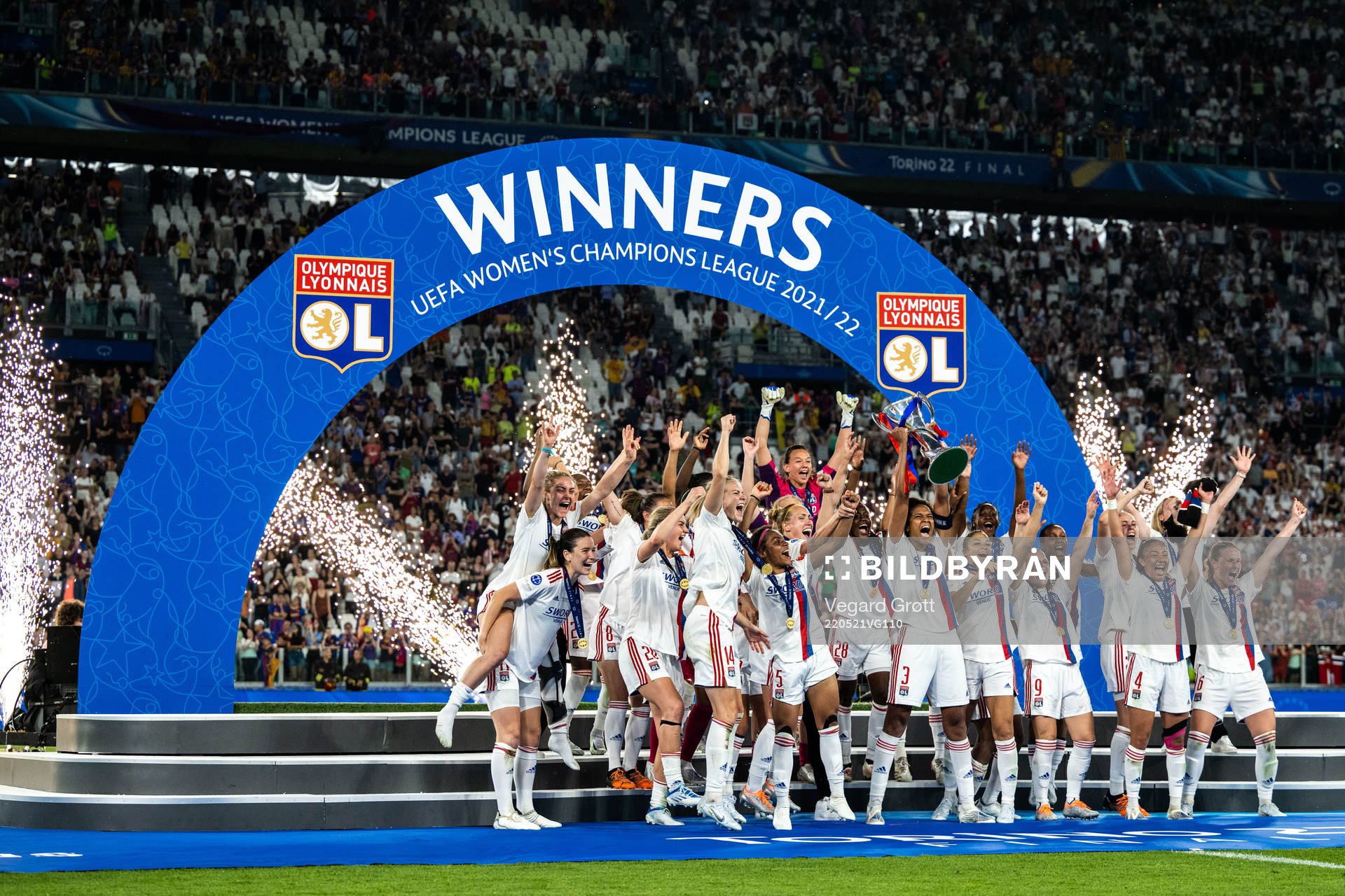 Players of Lyon celebrates winning the UEFA Women's