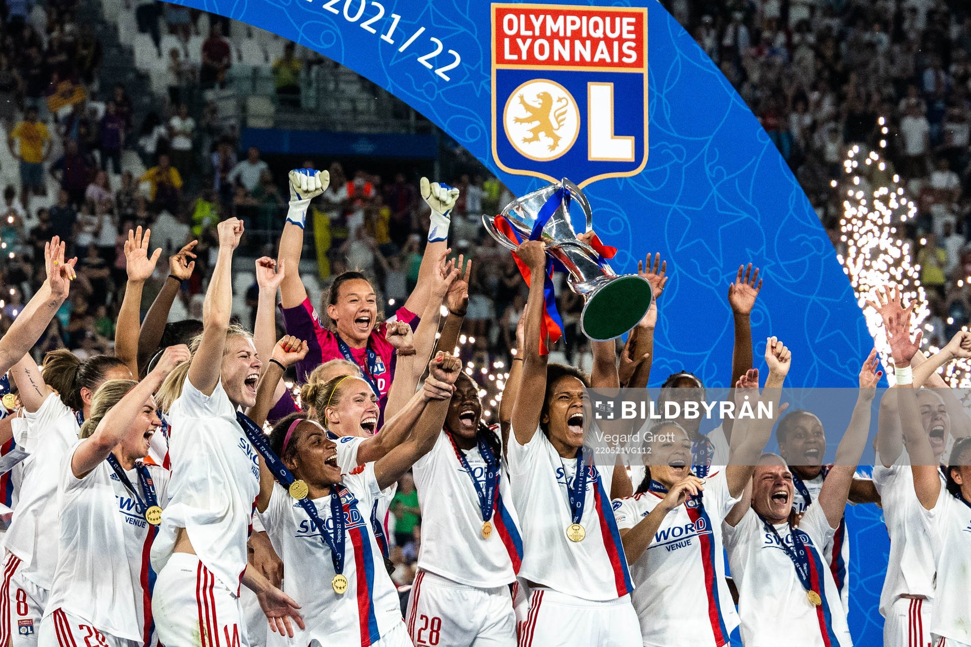 Players of Lyon celebrates winning the UEFA Women's Champions League final match between Barcelona and Lyon on May 21, 2022 in Turin.