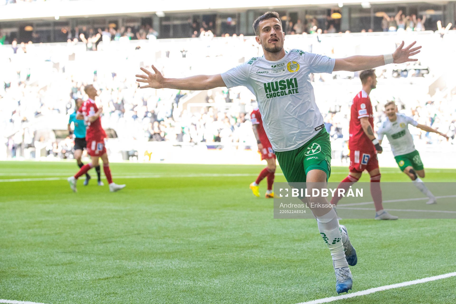 Hammarbys Astrit Selmani jublar efter 3-0 under fotbollsmatchen i Allsvenskan mellan Hammarby och IFK Norrköping den 22 maj 2022 i Stockholm.