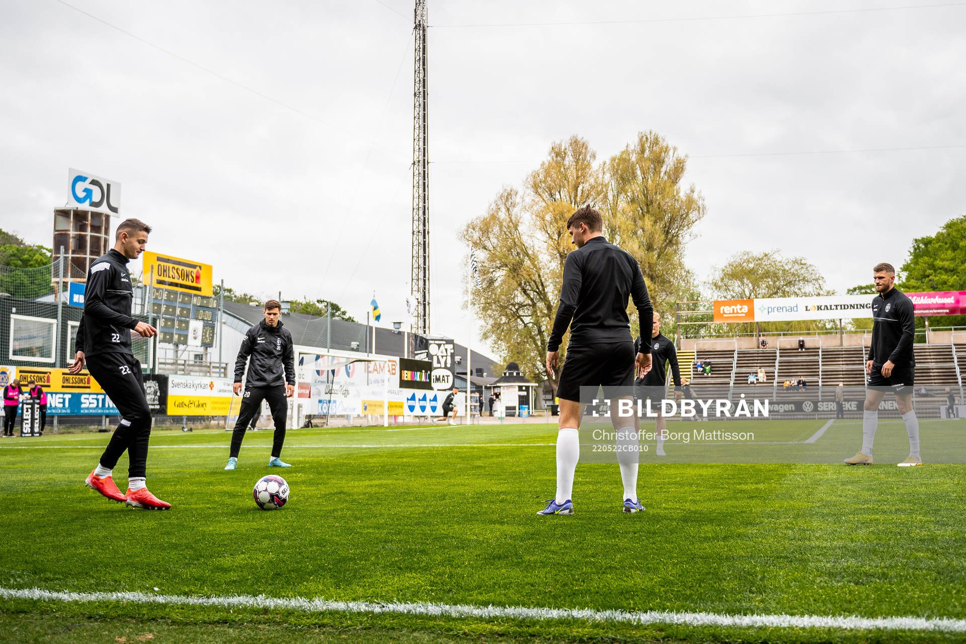 Landskronas spelare värmer upp