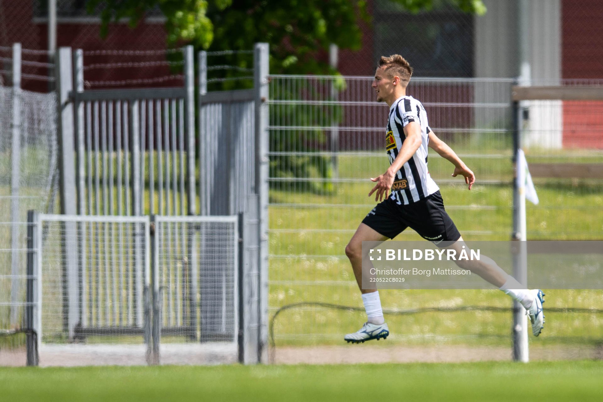 Landskronas Melker Heier jublar efter 1-0 under fotbollsmatchen i Superettan mellan Landskrona och Brage den 22 maj 2022 i Landskrona.