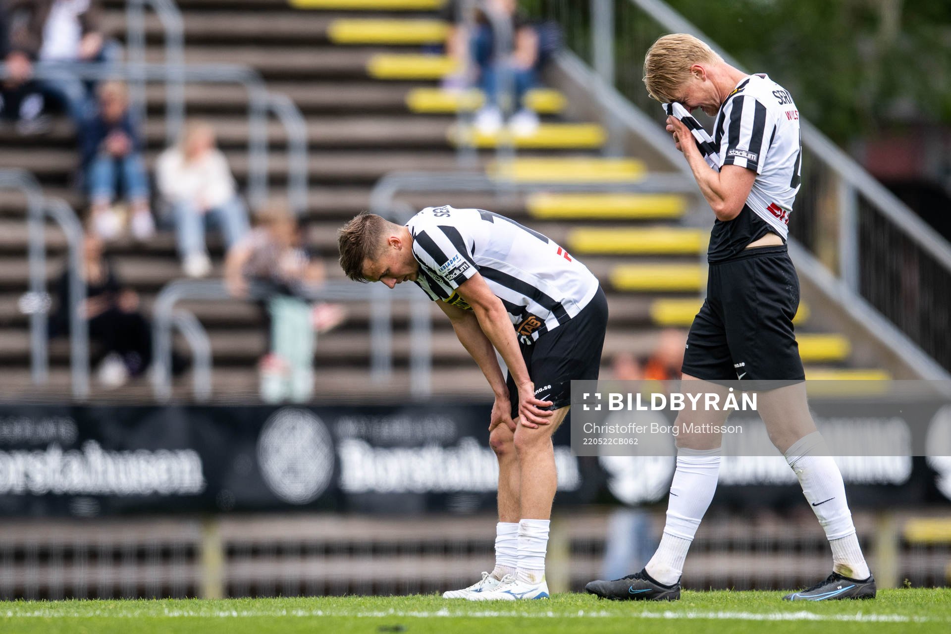 Landskronas Melker Heier och Viktor Wihlstrand deppar
