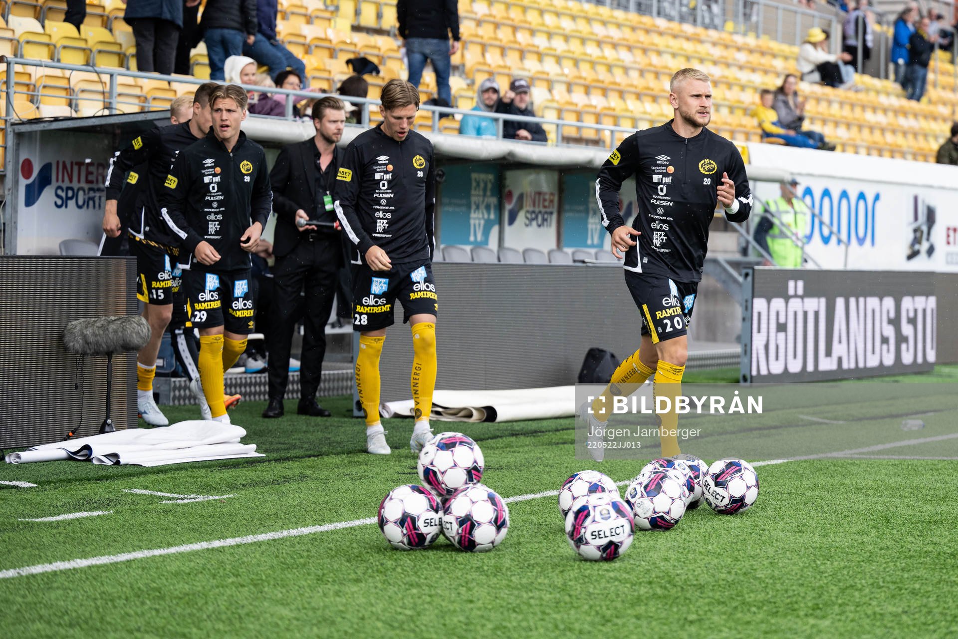 Elfsborgs Simon Strand kommer in till uppvärmning