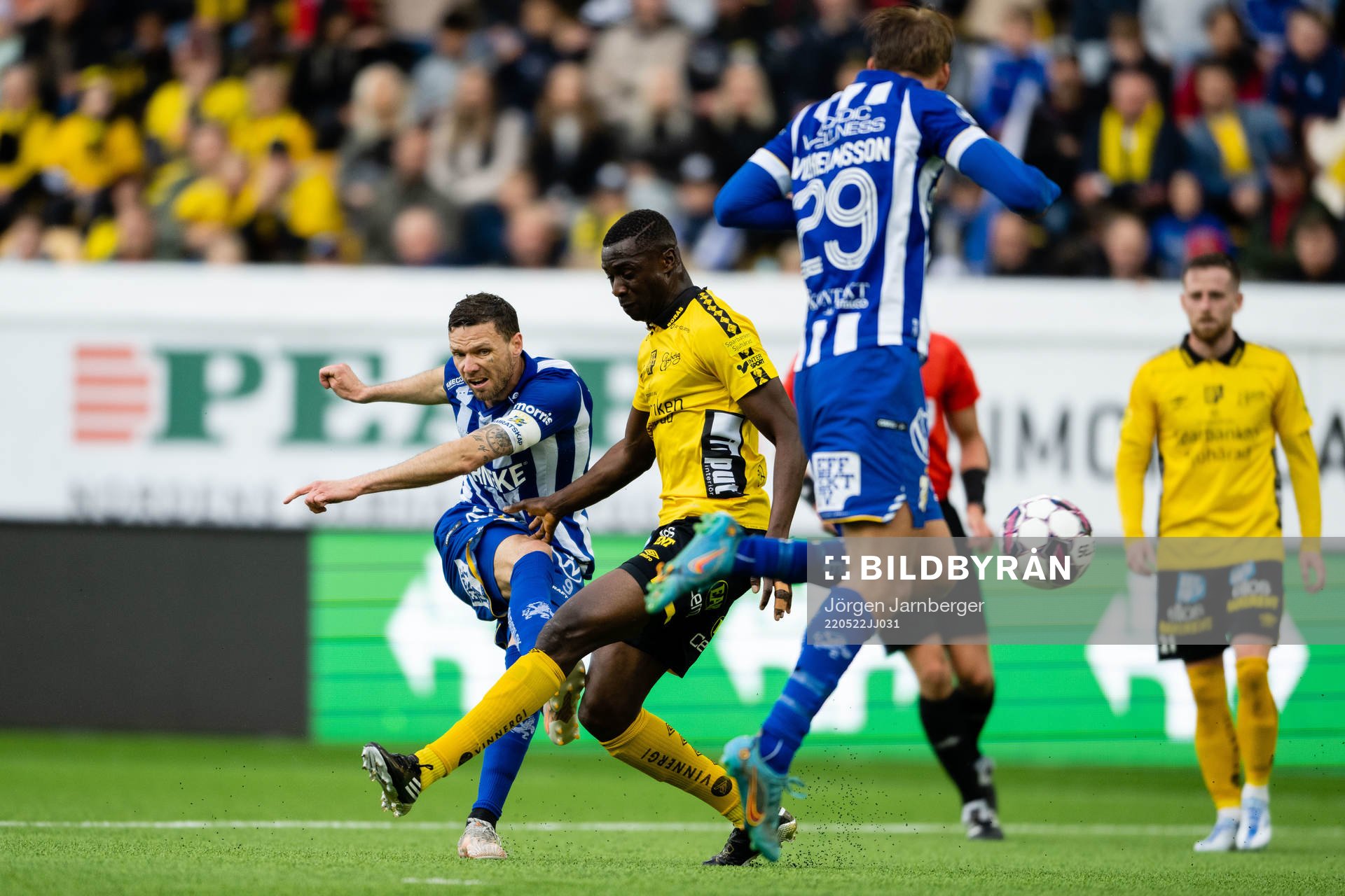 IFK Göteborgs Marcus Berg skjuter in 1-1