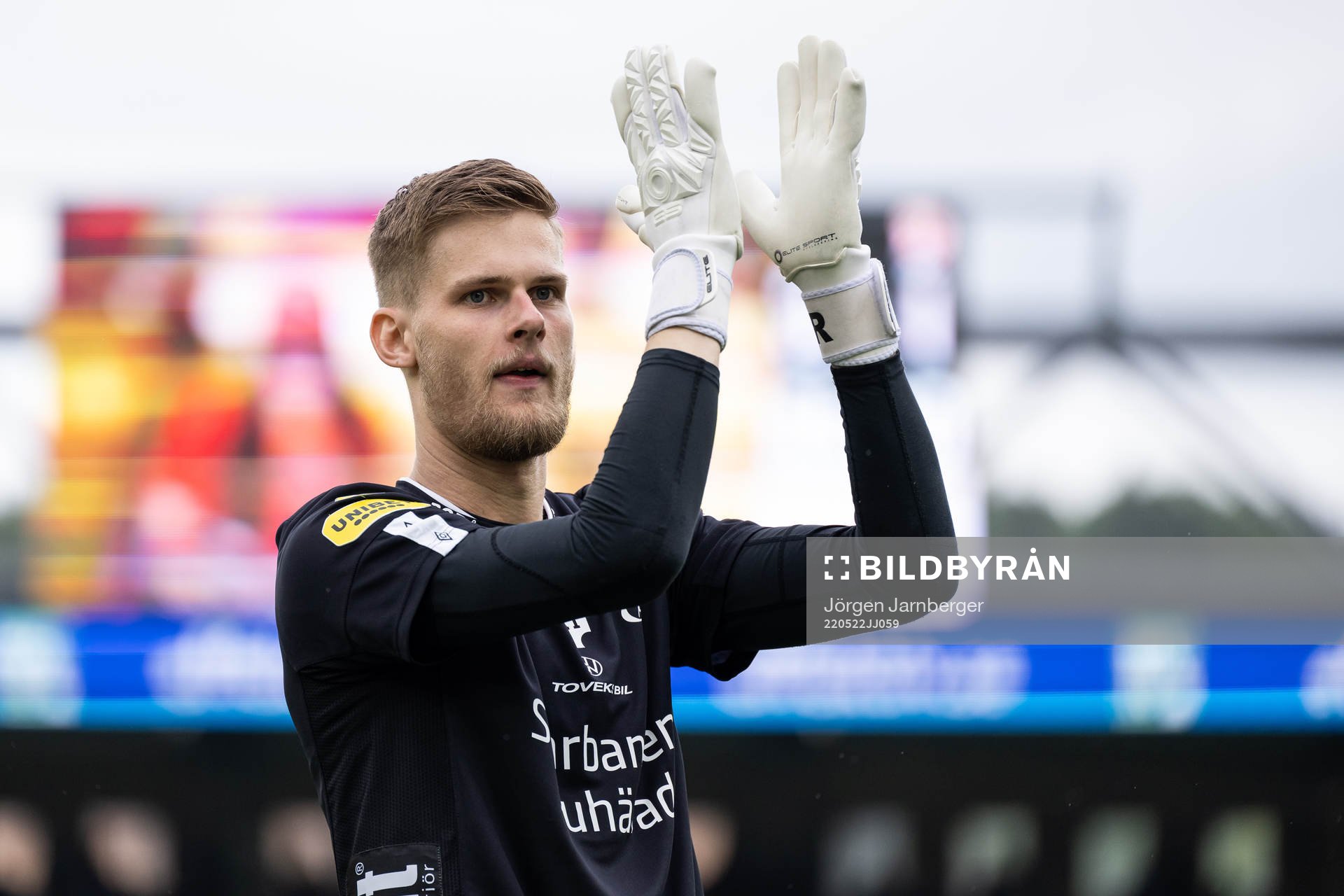 Elfsborgs målvakt Tim Rönning jublar efter fotbollsmatchen i Allsvenskan mellan Elfsborg och IFK Göteborg den 22 maj 2022 i Borås.
