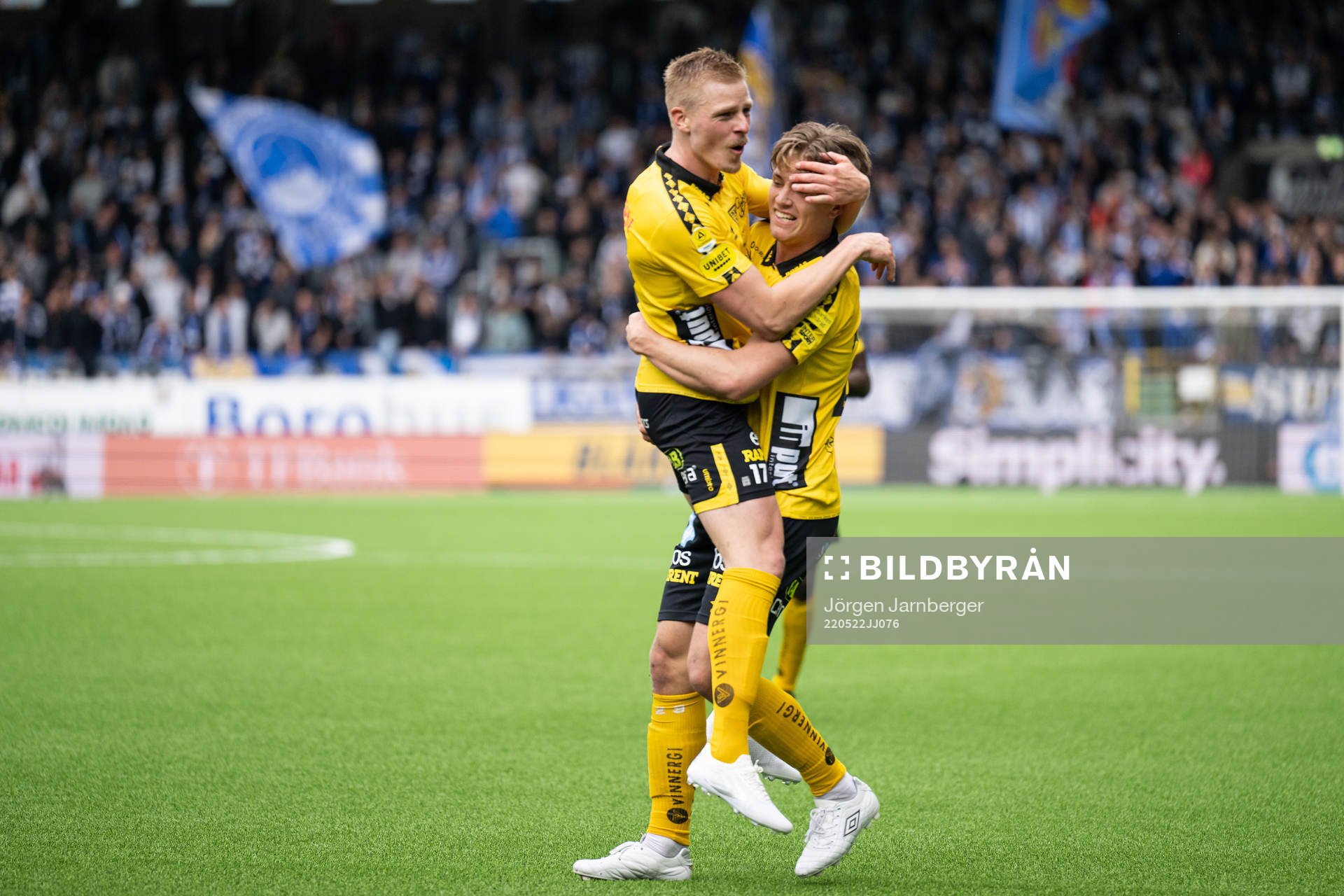 Elfsborgs Per Frick jublar med Oliver Zandén