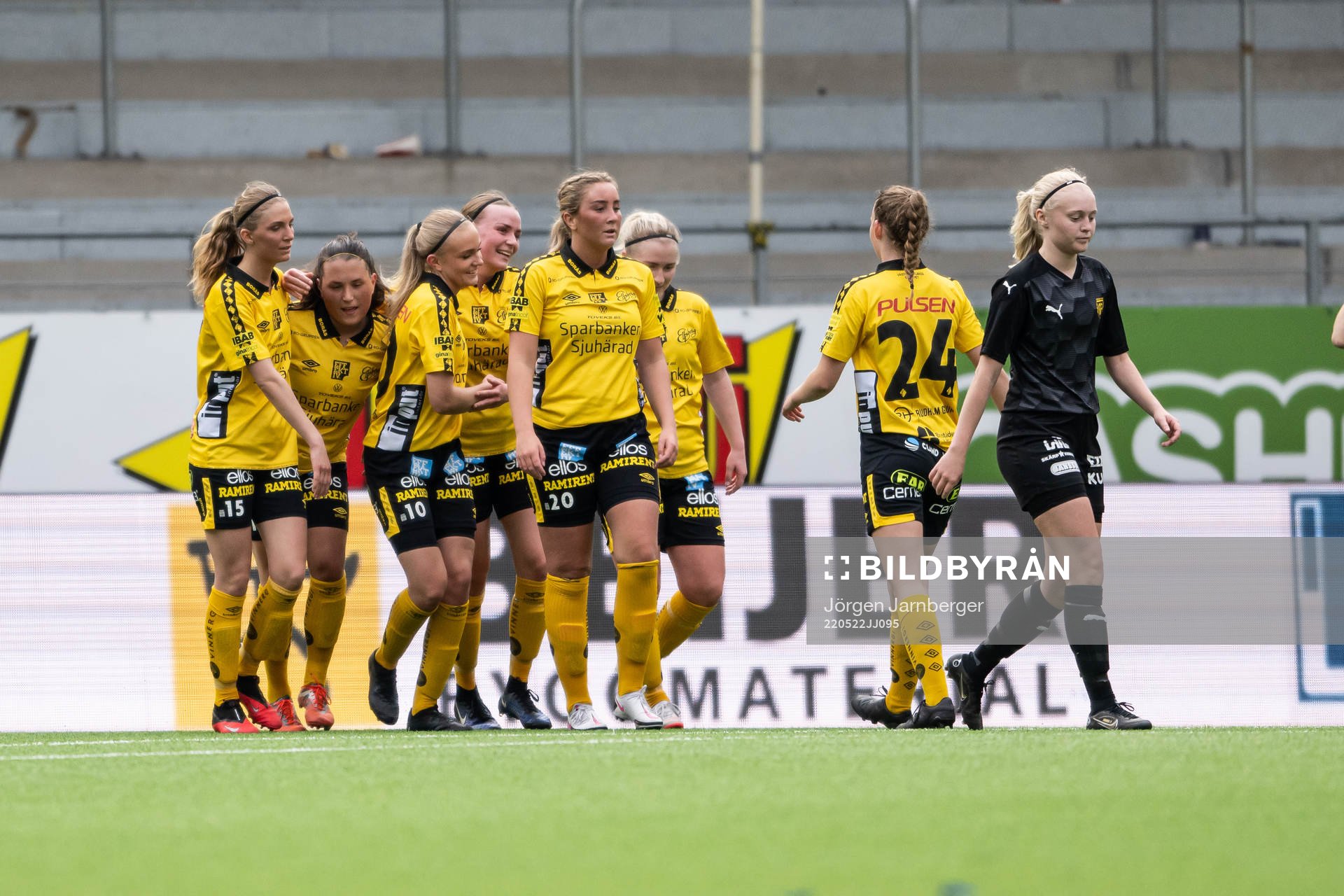 Elfsborgs spelare jublar under fotbollsmatchen i Div 2 Mellersta Götaland mellan Elfsborg och Gnosjö den 22 maj 2022 i Borås.