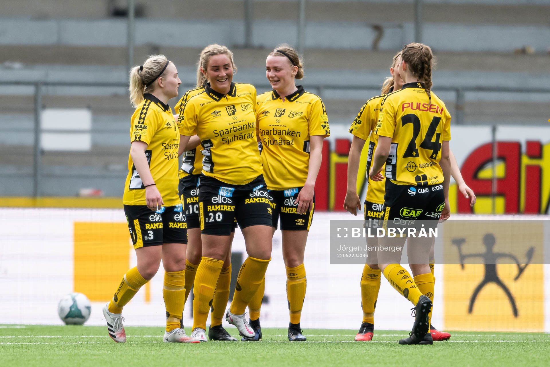 Elfsborgs spelare jublar under fotbollsmatchen i Div 2 Mellersta Götaland mellan Elfsborg och Gnosjö den 22 maj 2022 i Borås.