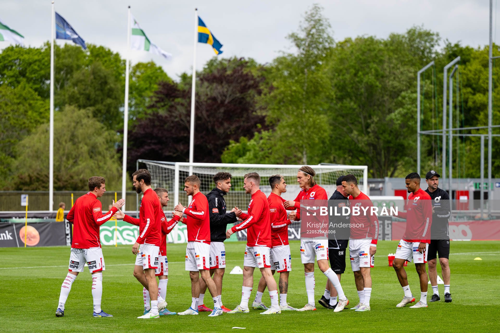 Degerfors spelare före fotbollsmatchen i Allsvenskan