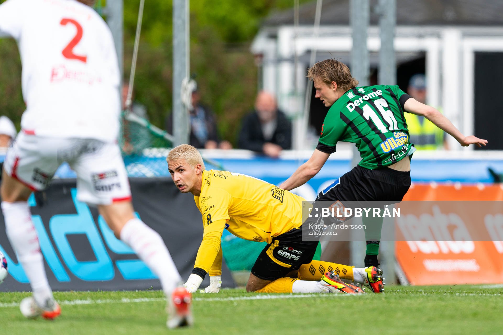 Degerfors målvakt Alfie Malik Whiteman och Varbergs