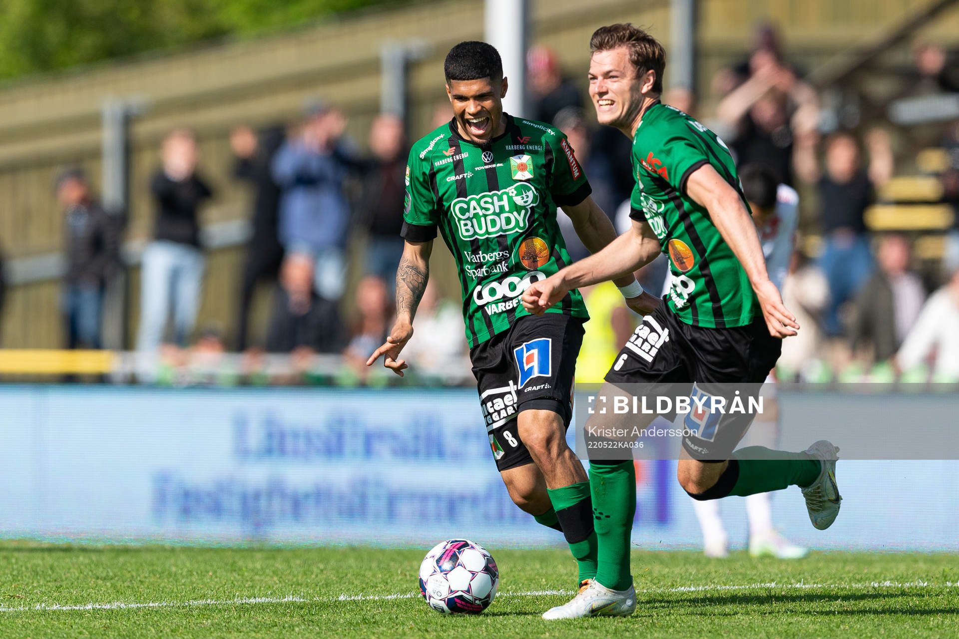 Varbergs Luke Le Roux och Albin Winbo jublar