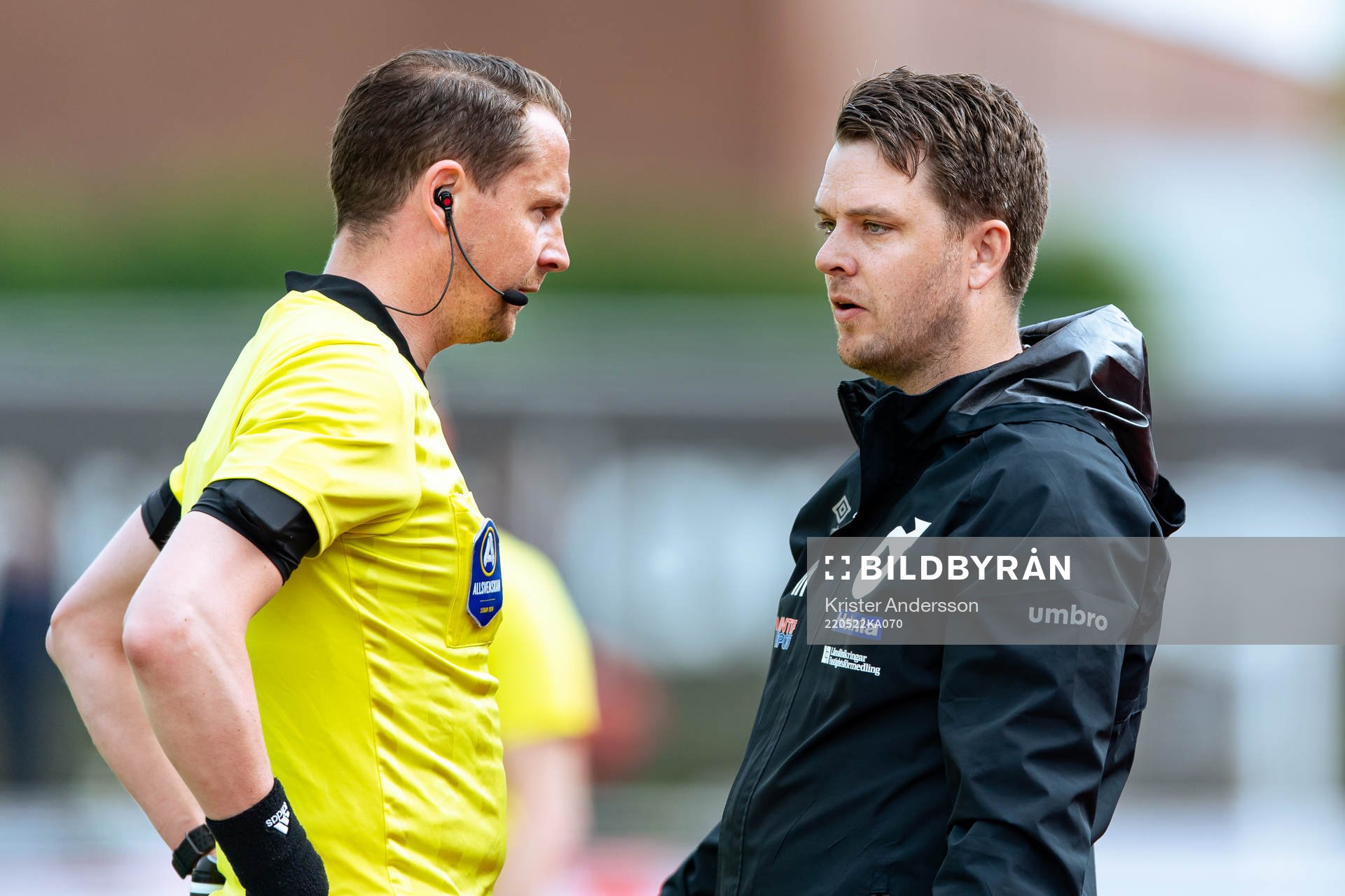 Domare Andreas Ekberg och Degerfors tränare Andreas