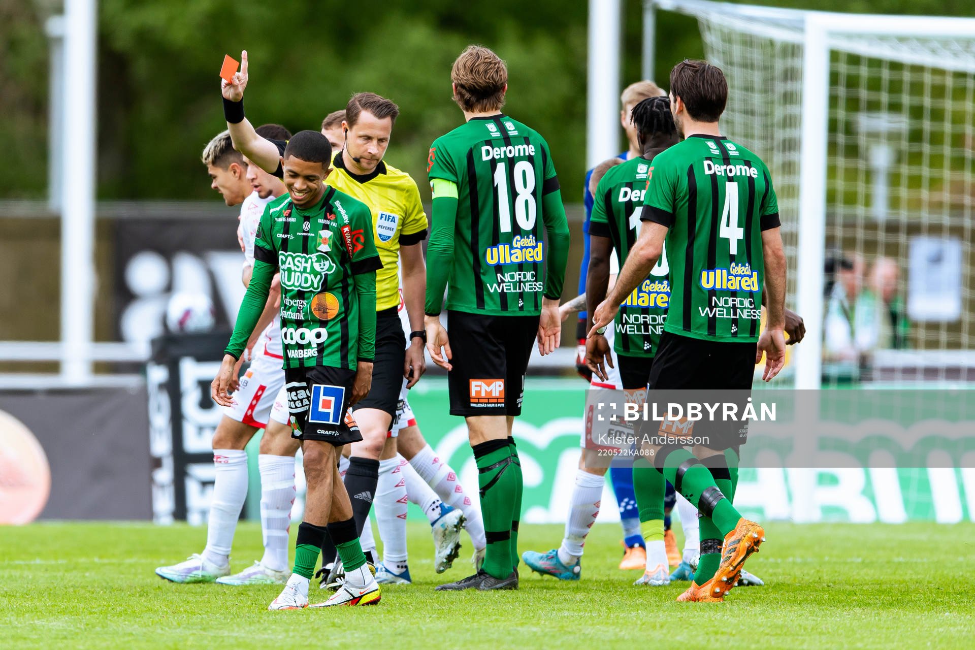Varbergs Teshreeq Matthews får rött kort av domare