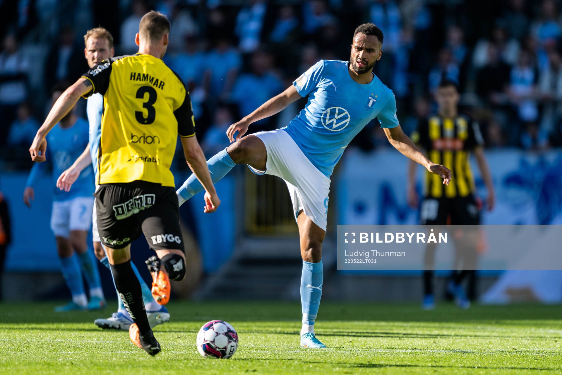 Häckens Johan Hammar och Malmö FFs Isaac Kiese Thelin