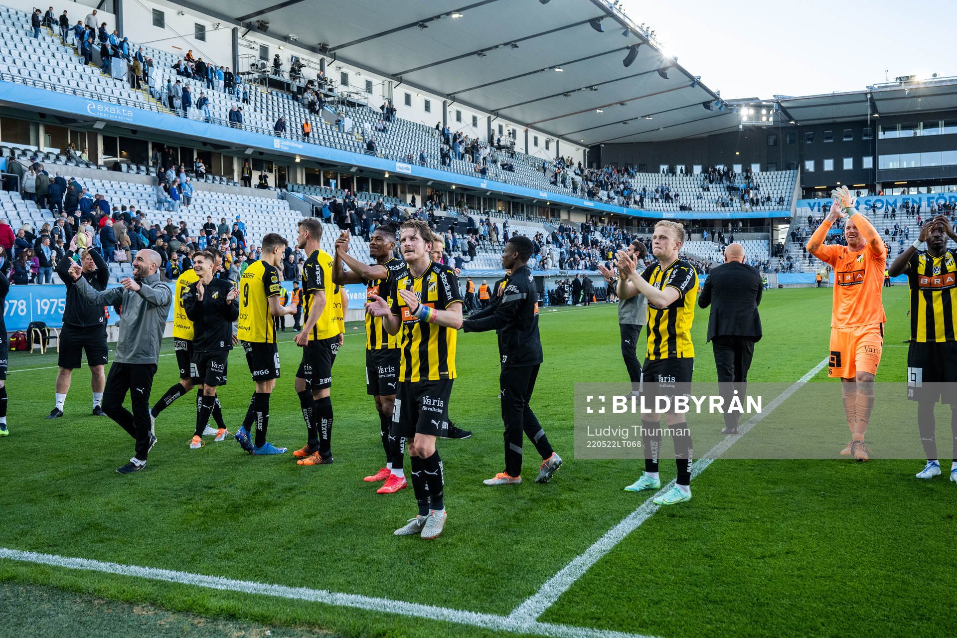 Häckens spelare jublar
