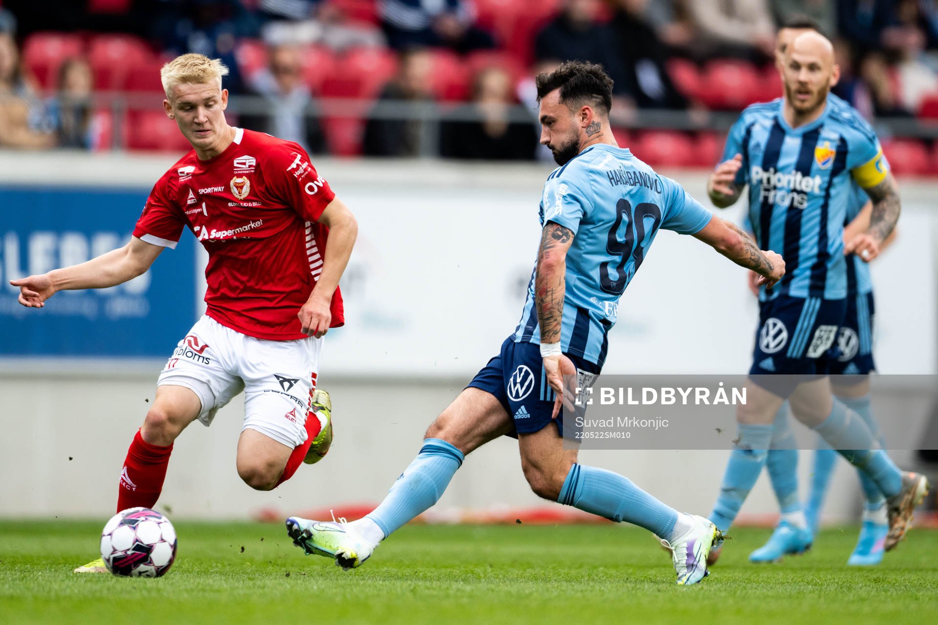 Kalmars Carl Gustafsson och Djurgårdens Sead Haksabanovic