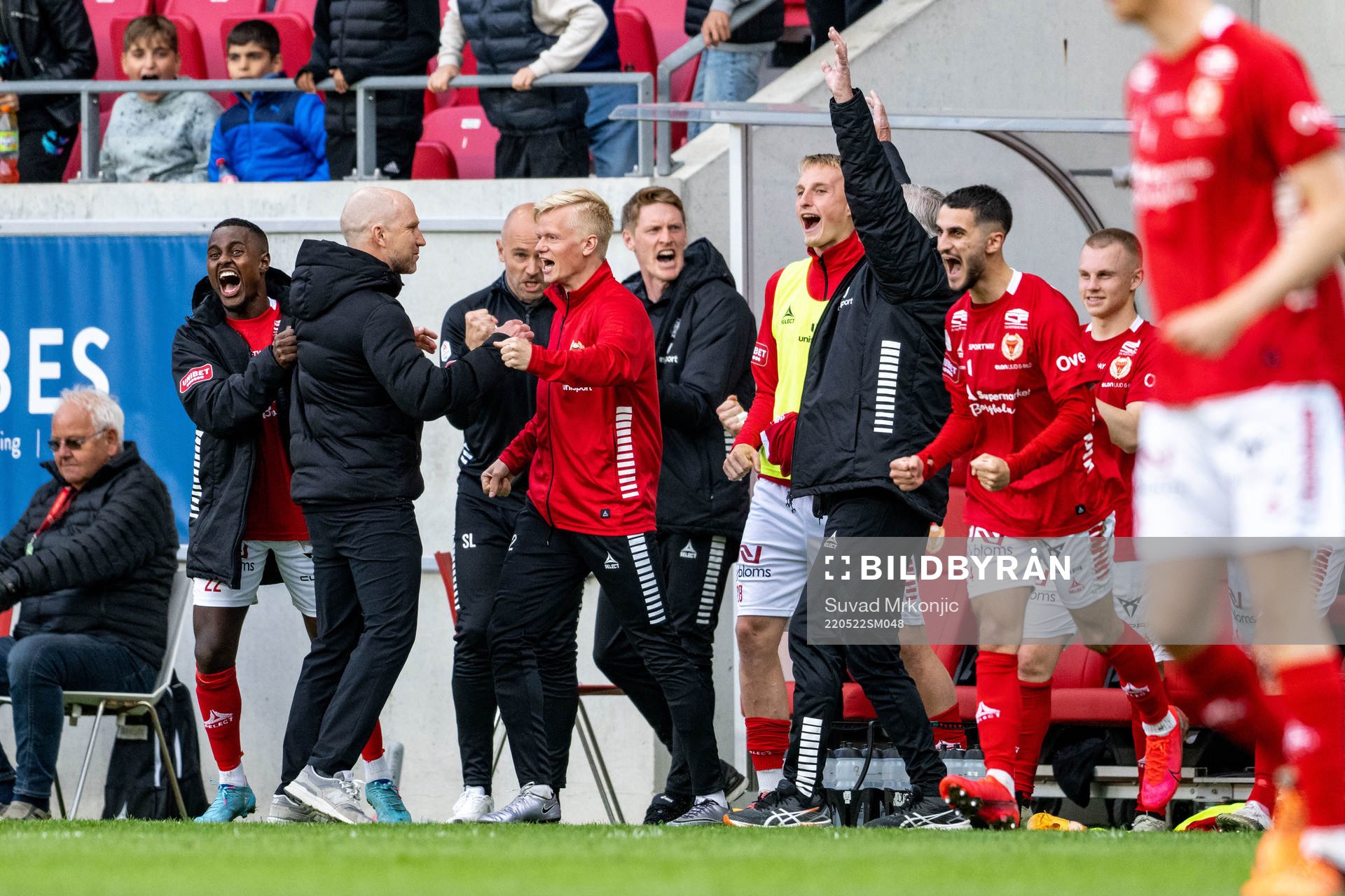 Kalmars tränare Henrik Rydström jublar