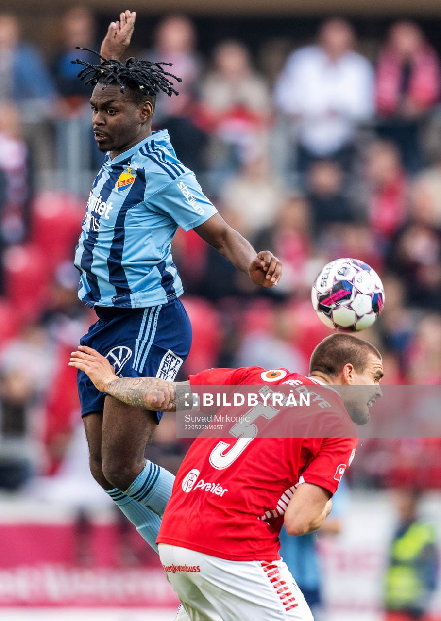 Djurgårdens Joel Asoro och Kalmars Douglas Bergqvist