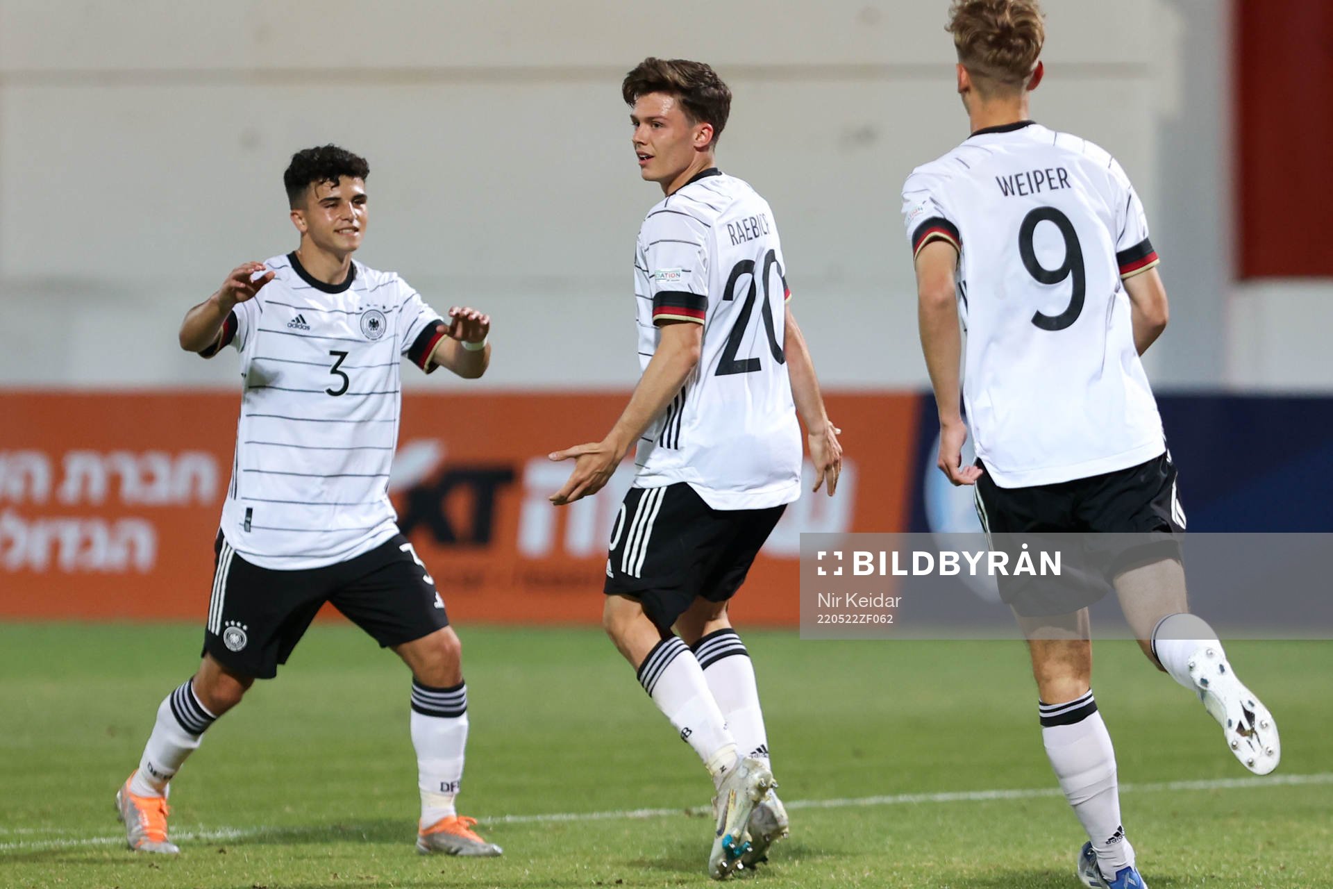 Alexandre Azevedo, Tim Hoffmann and Nelson Weiper celebrate
