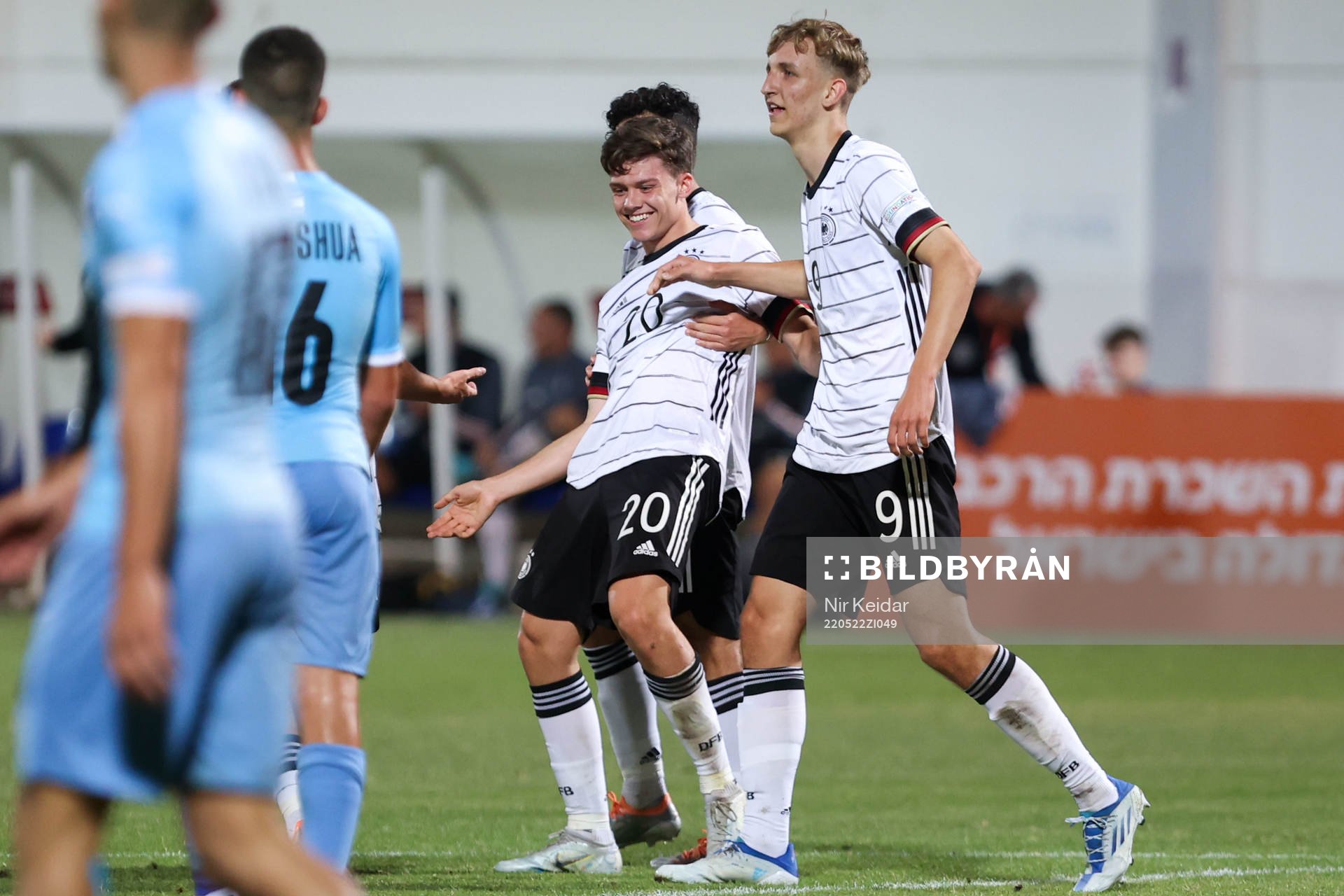 Alexandre Azevedo, Tim Hoffmann and Nelson Weiper celebrate
