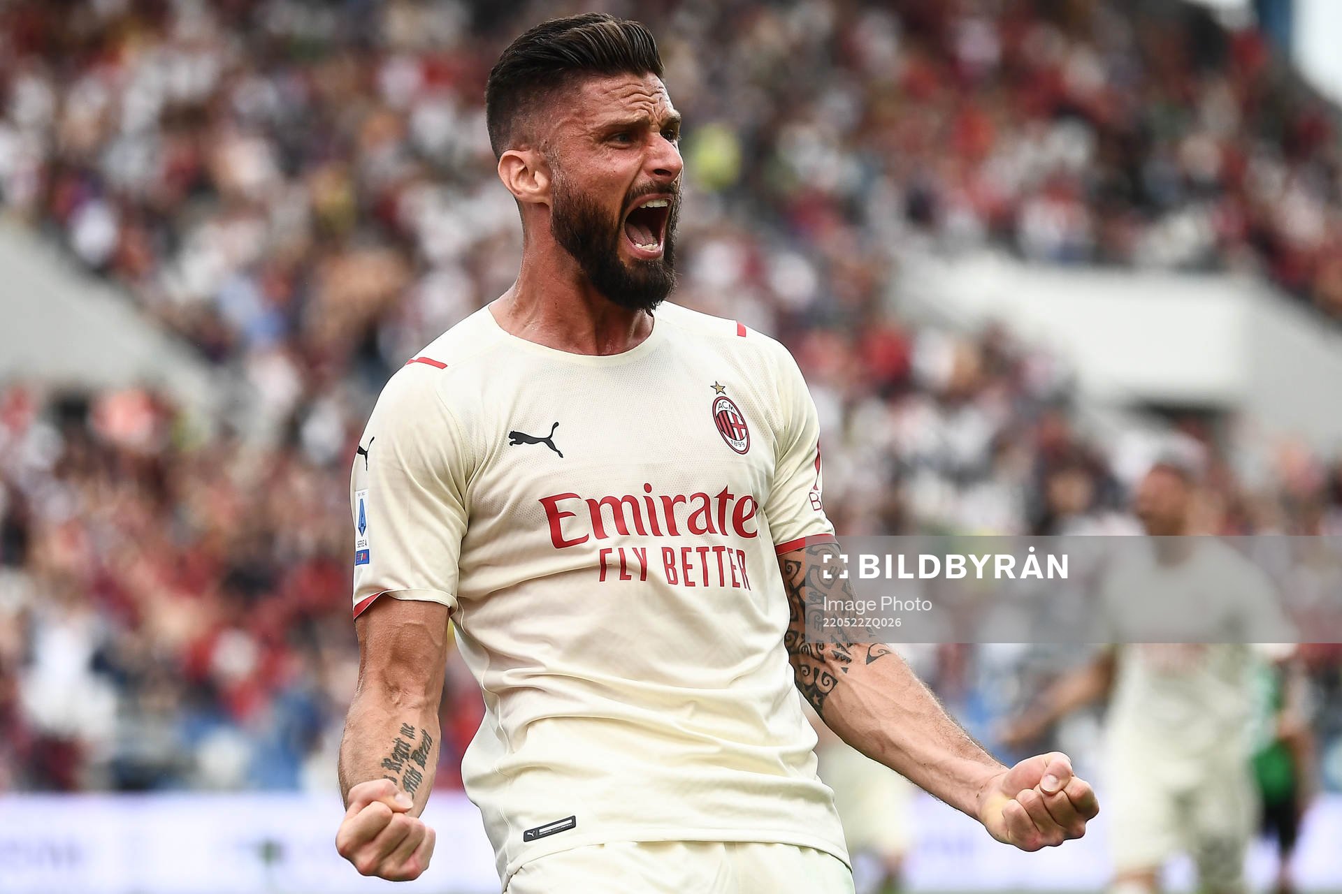 Olivier Giroud of Milan celebrates