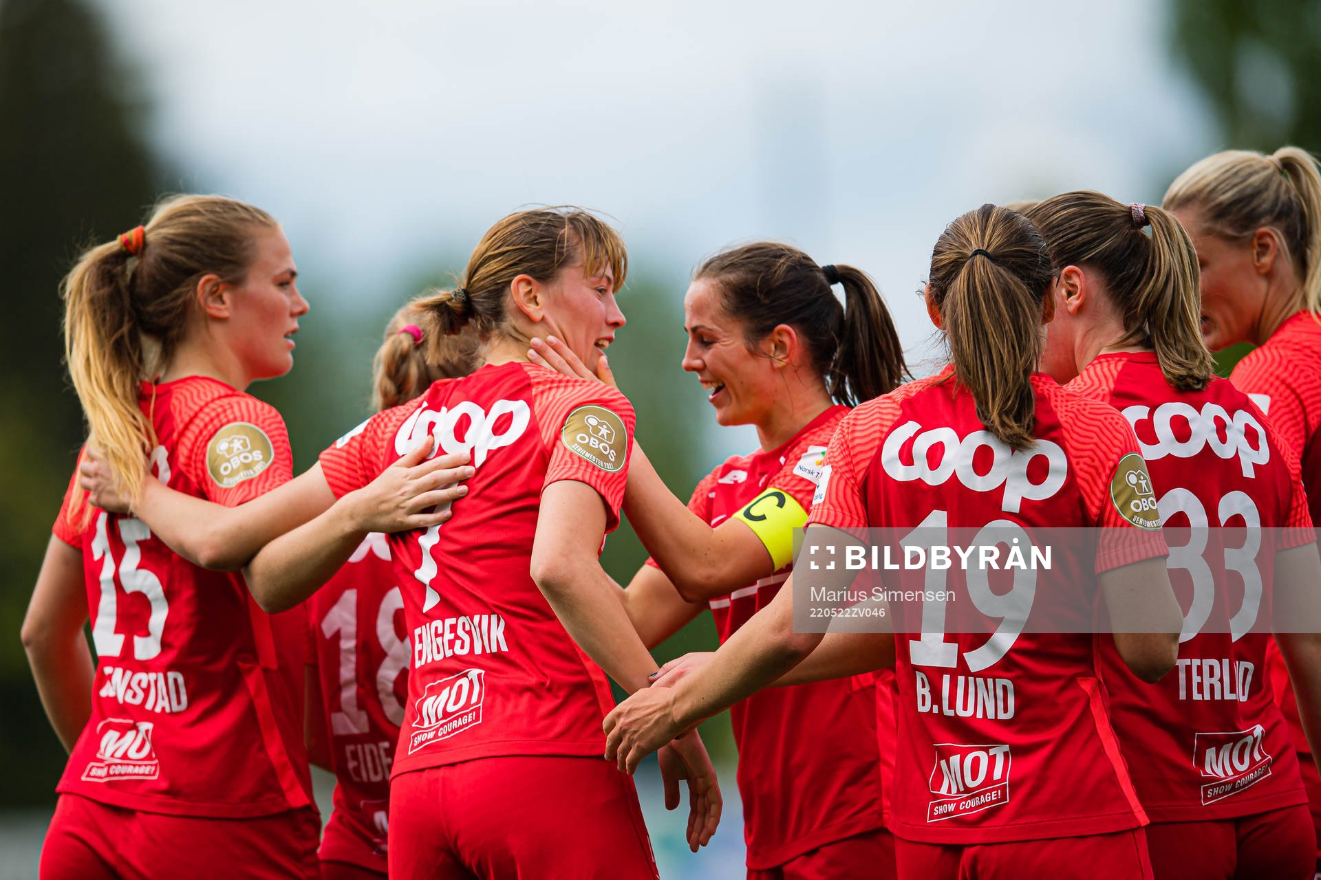 Rakel Engesvik of Brann celebrates with Tuva Hansen of Brann