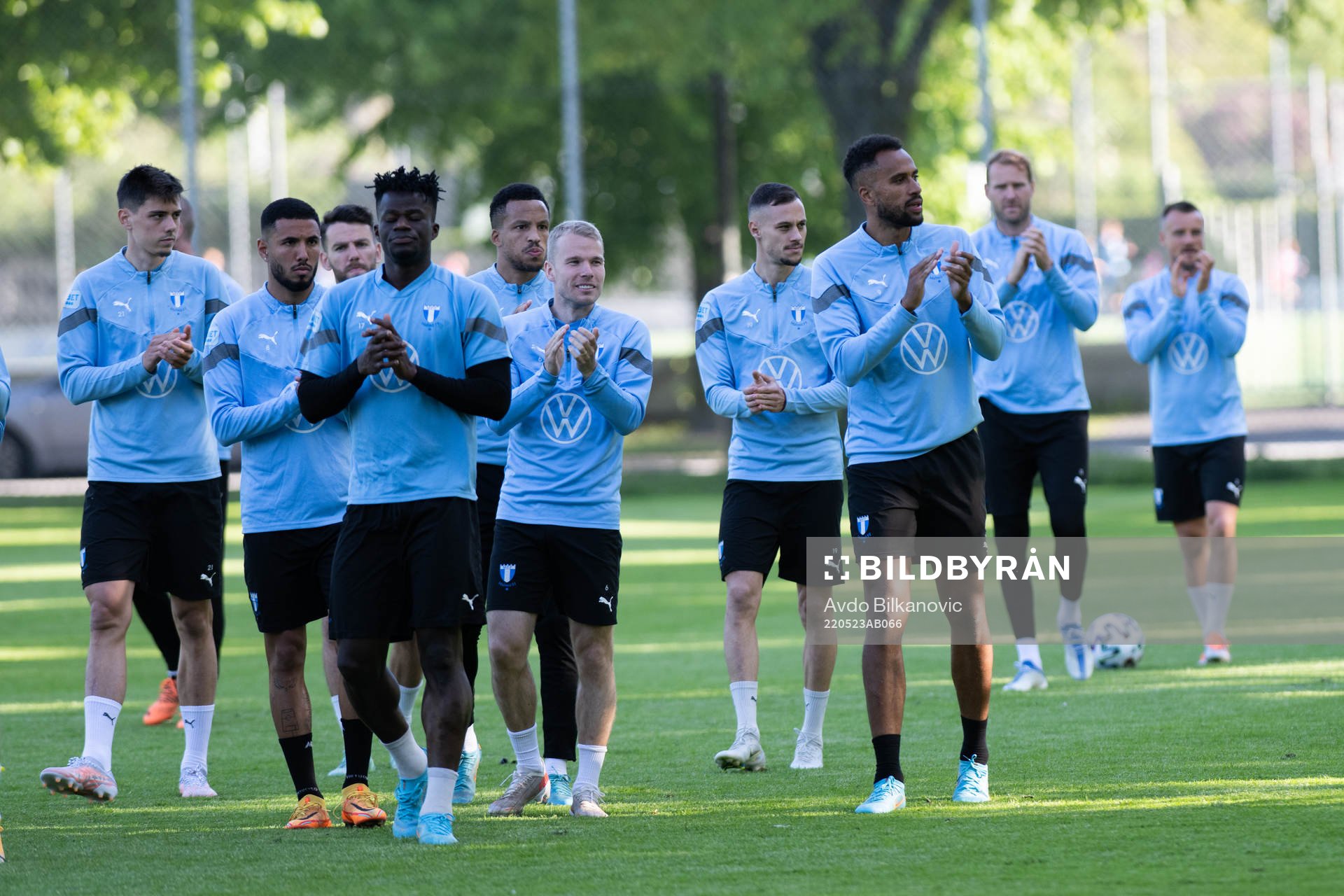 Malmö FFs spelare tackar för publikens stöd