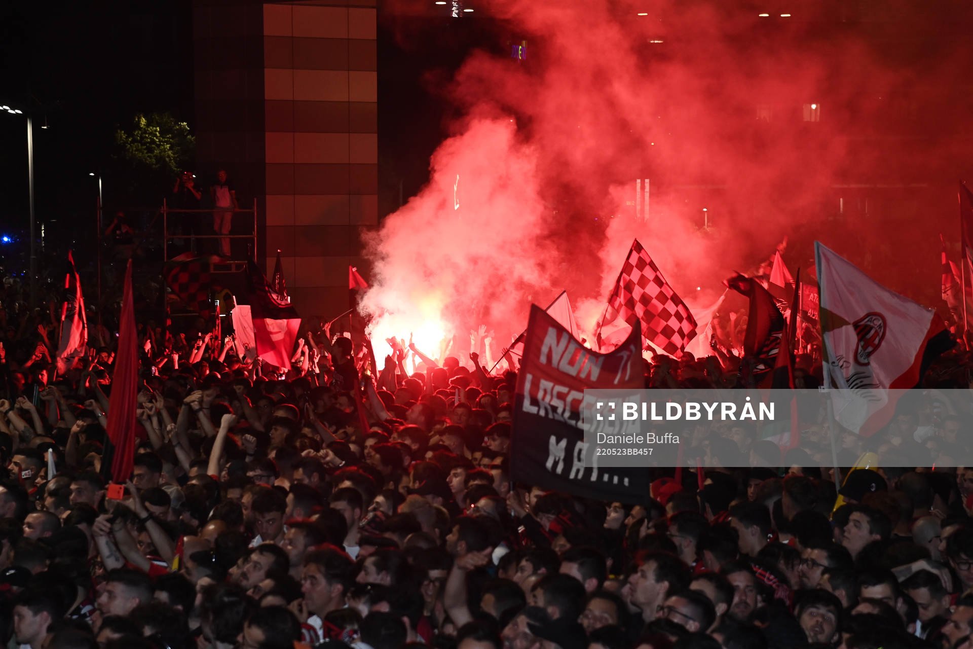 Fans of AC Milan celebrates
