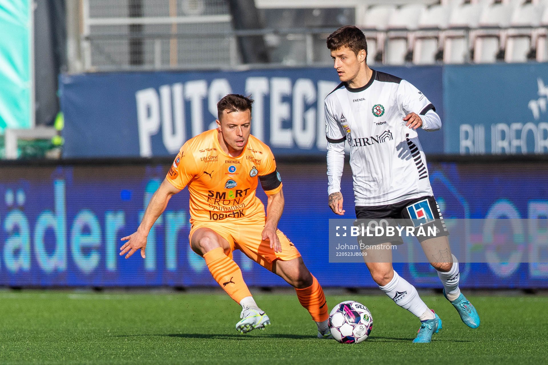 AFC Eskilstunas Ryan Williams och Örebros Vincent Thill