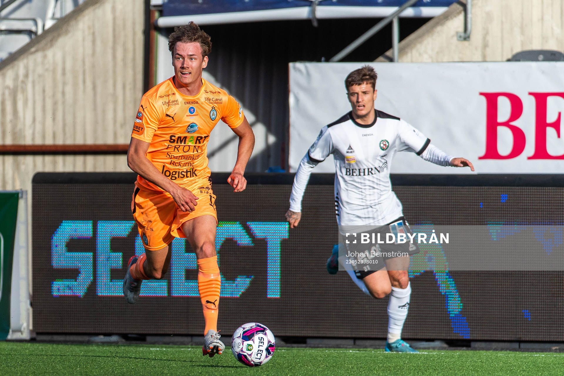 AFC Eskilstunas Anton Ekeroth och Örebros Vincent Thill