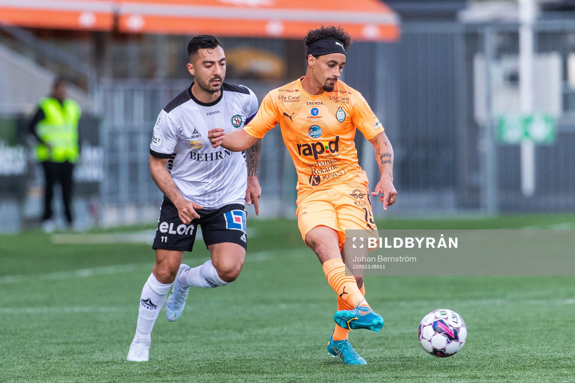 Örebros Jiloan Hamad och AFC Eskilstunas eAlexander Hughes